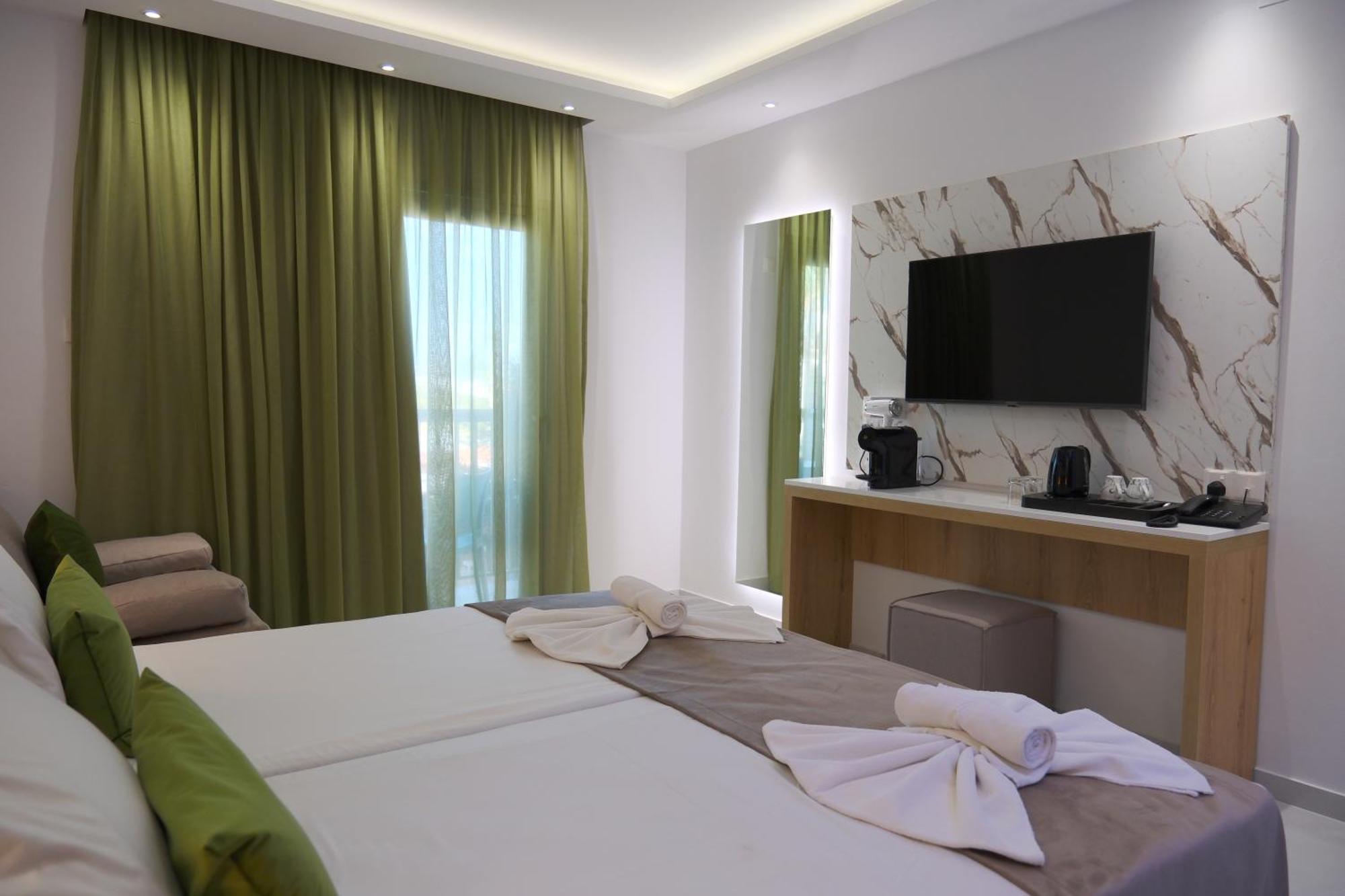 Loutsiana Deluxe Apts 3*