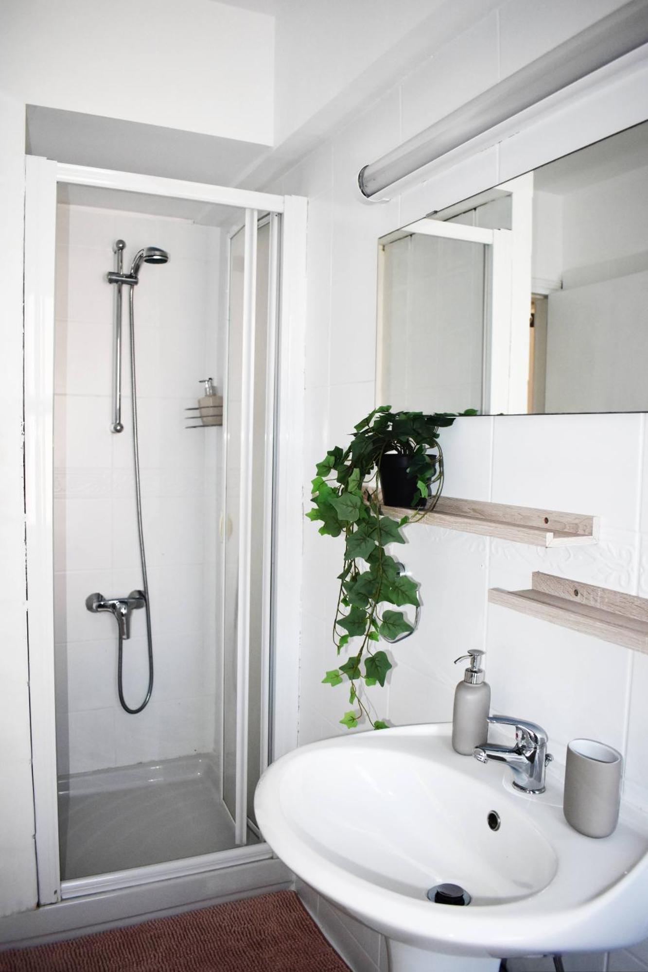 Apartment Sunny Rooftop In 91sqm Terrace Delight! *