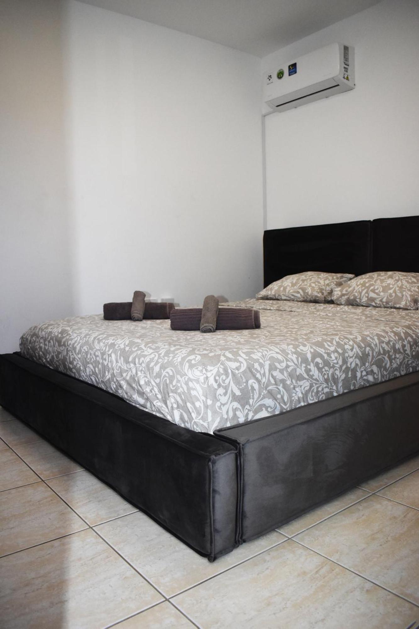 Sunny Rooftop In 91sqm Terrace Delight! *