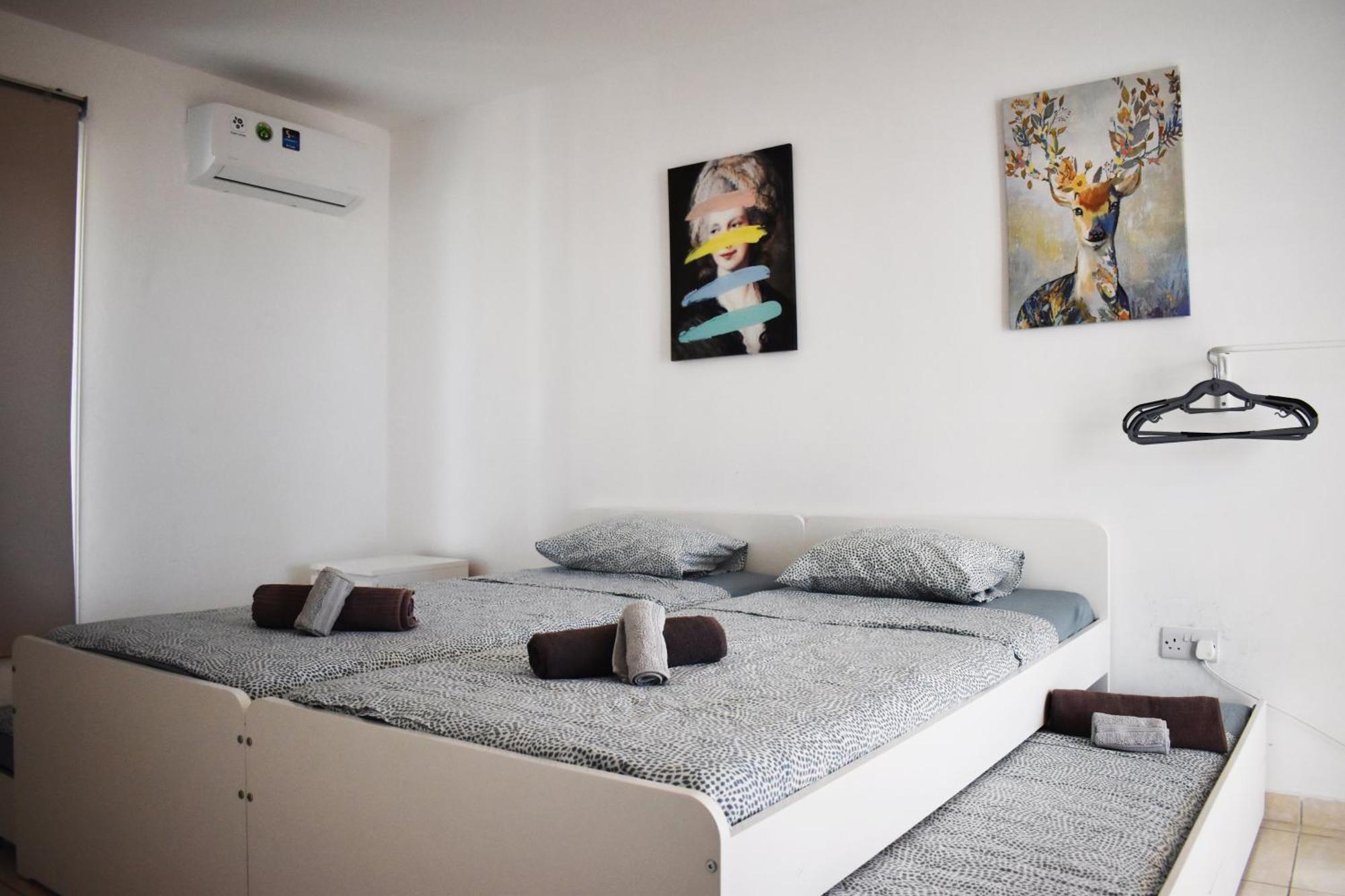 Apartment Sunny Rooftop In 91sqm Terrace Delight!
