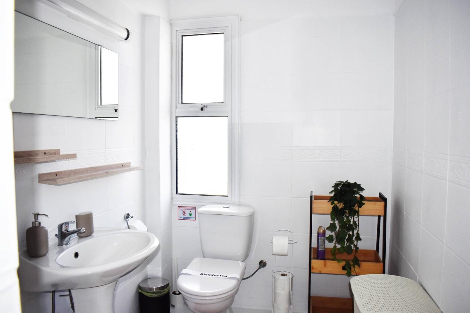 Apartment Sunny Rooftop In 91sqm Terrace Delight! *