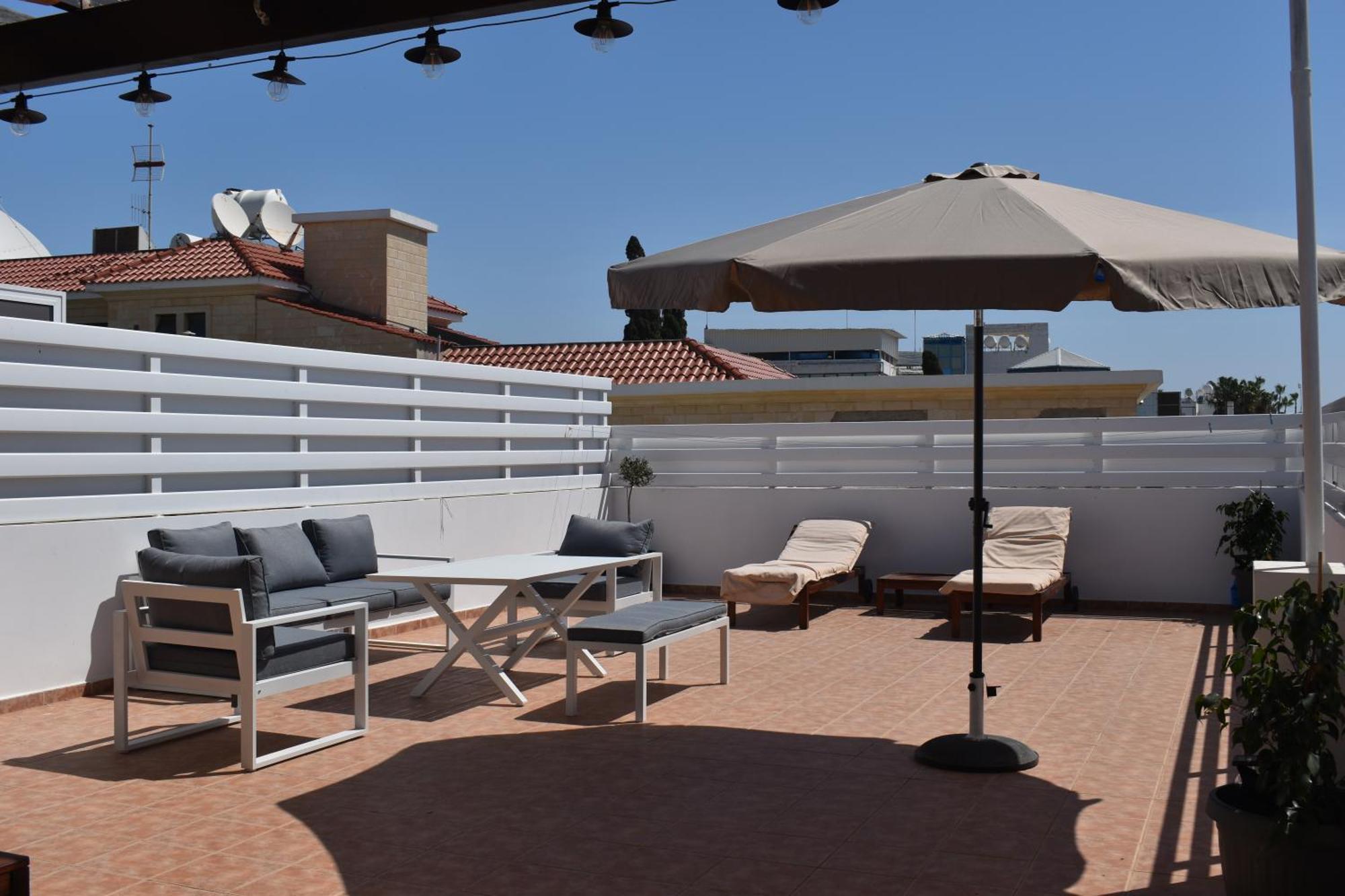 Apartment Sunny Rooftop In 91sqm Terrace Delight! *