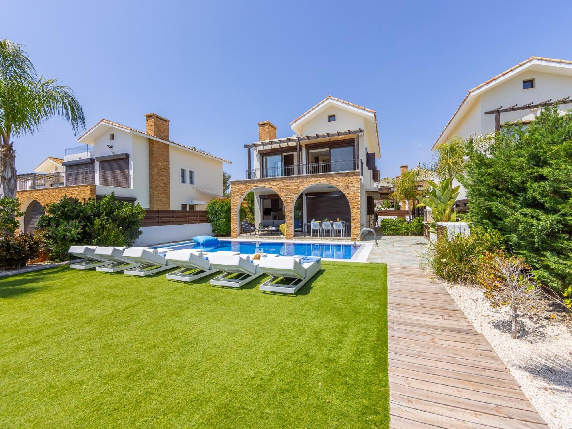 Villa Ionion H5 *