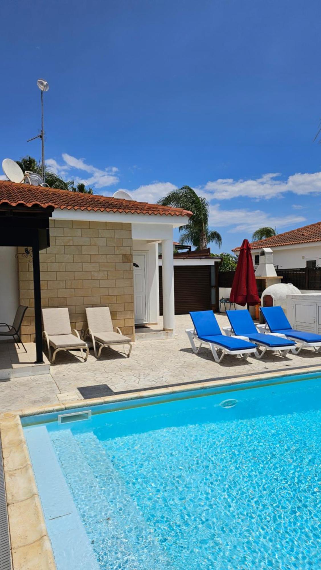 Gracia Villa *