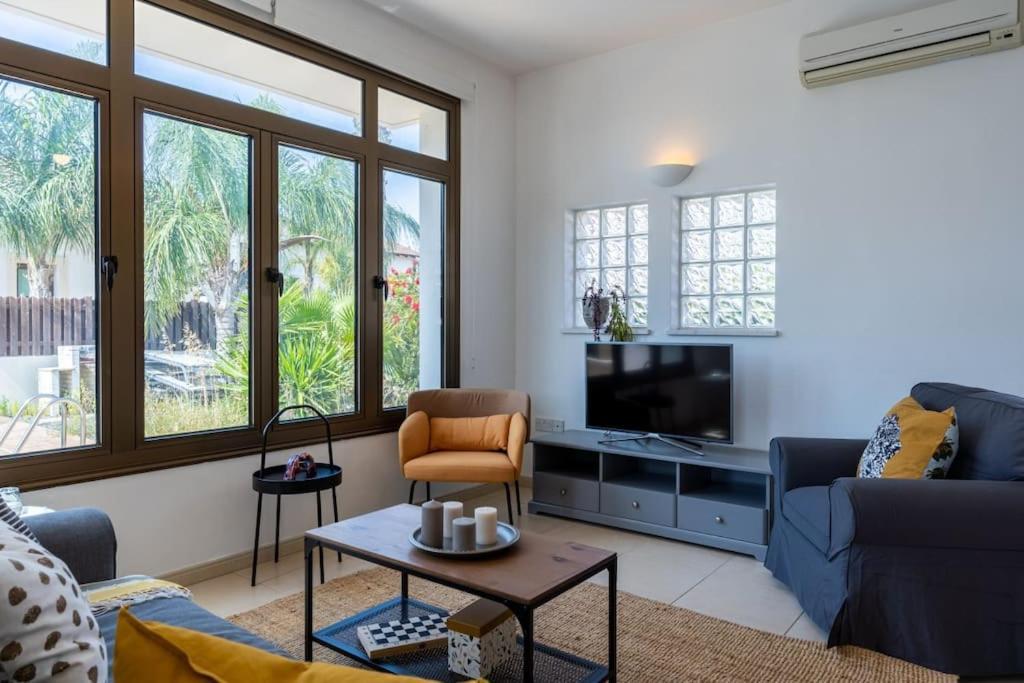 Apartment Lumina 2-bedroom And Pool In