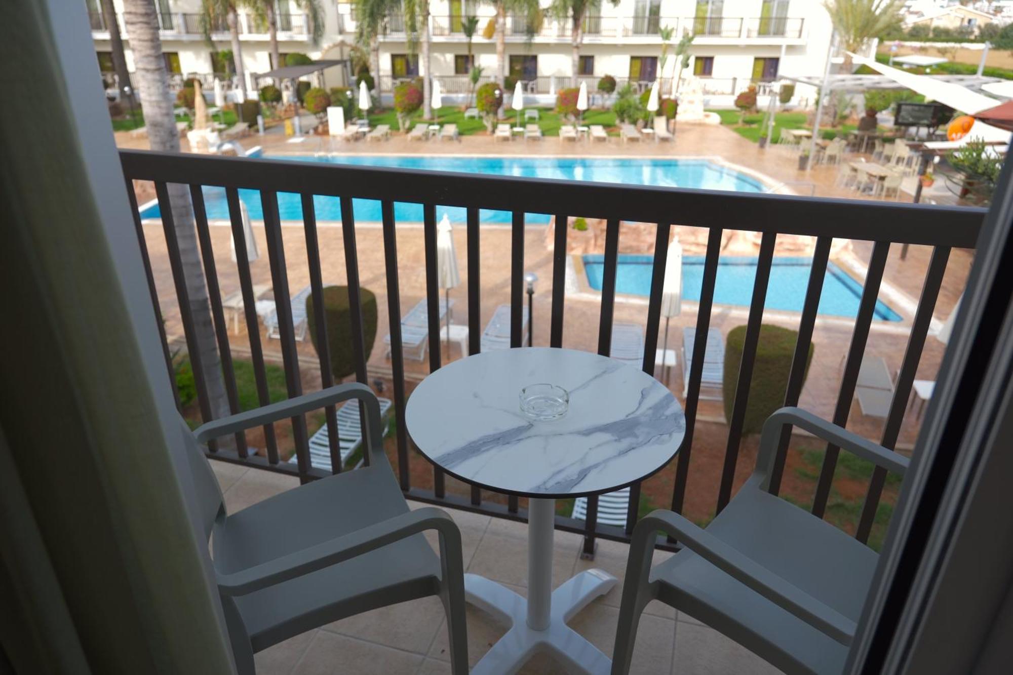 Aparthotel Loutsiana Deluxe Apts 3*