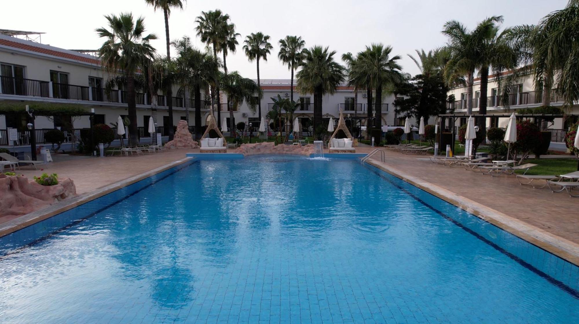 Loutsiana Deluxe Apts 3*