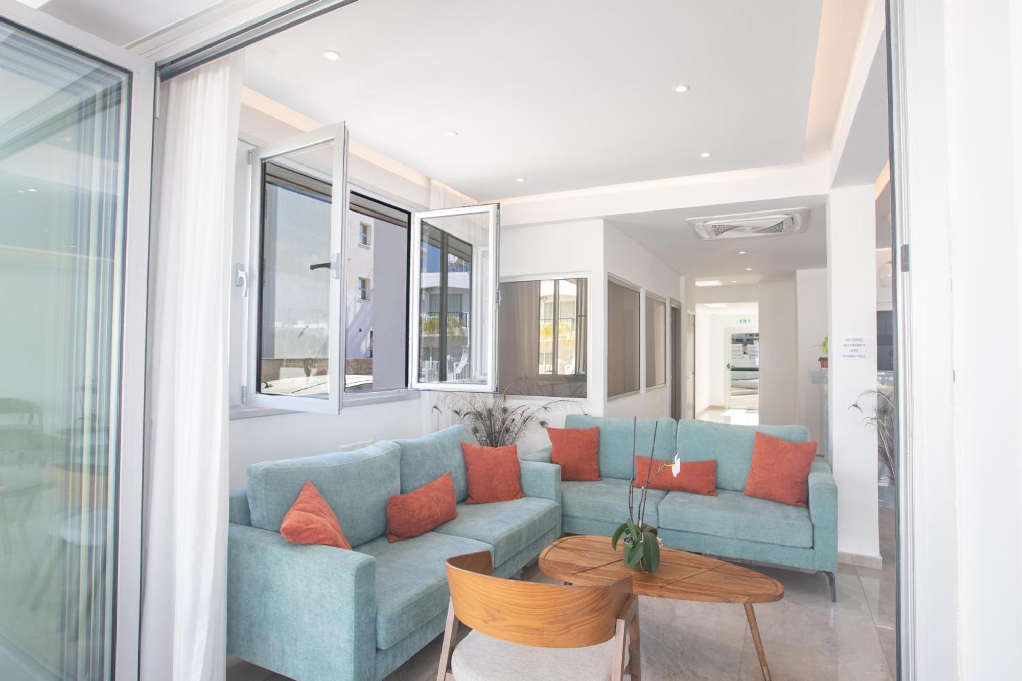 Aparthotel Pavlinia &