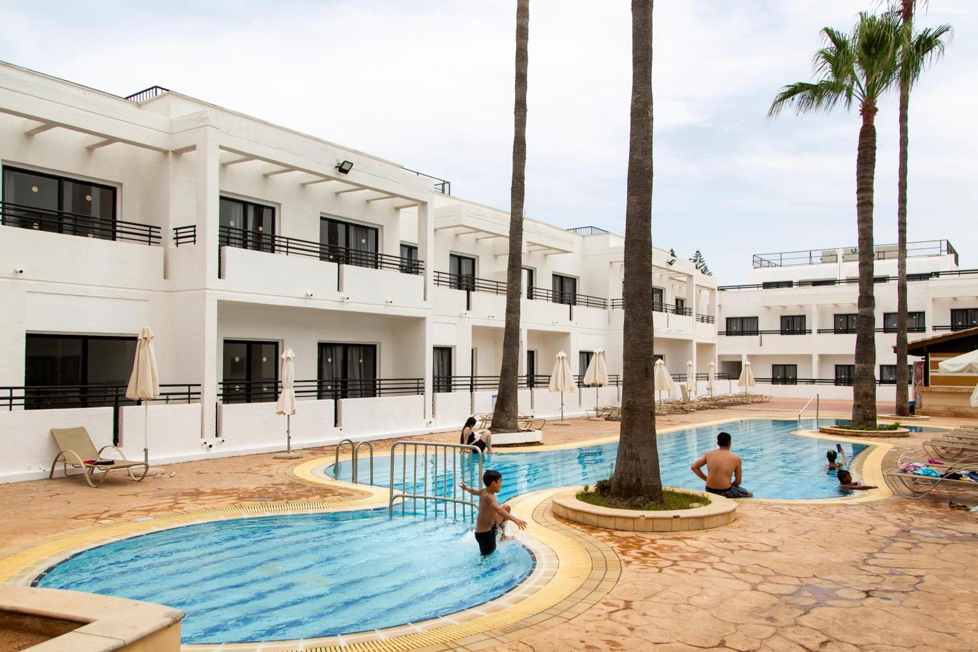 Summer's Aparthotel