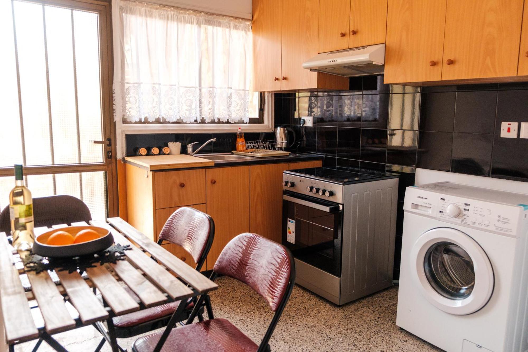 Serenityone - Centrally Located One Bedroom