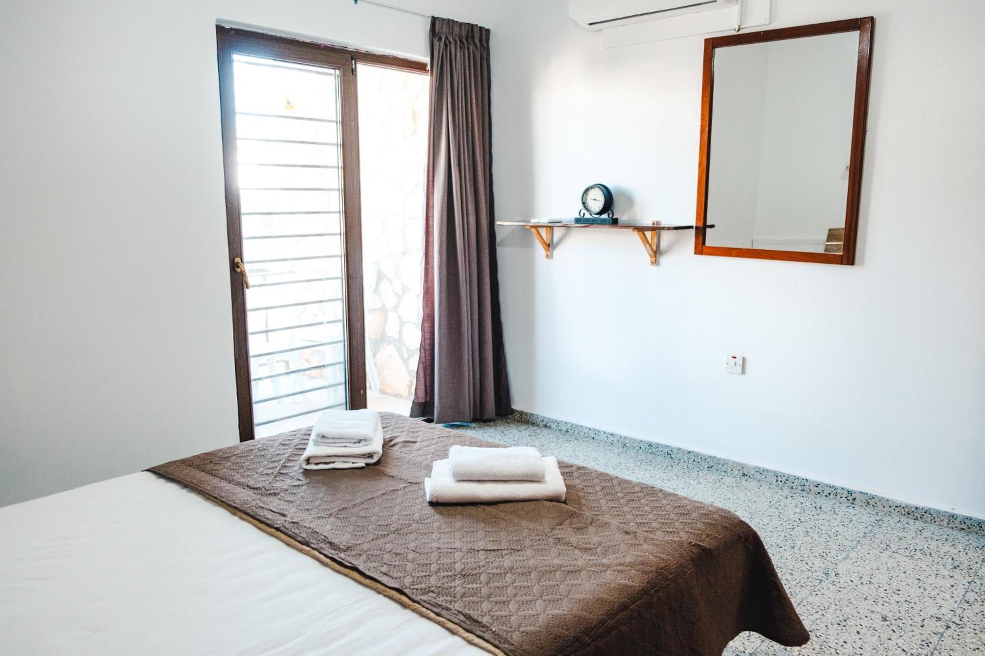 Serenityone - Centrally Located One Bedroom Apartment *