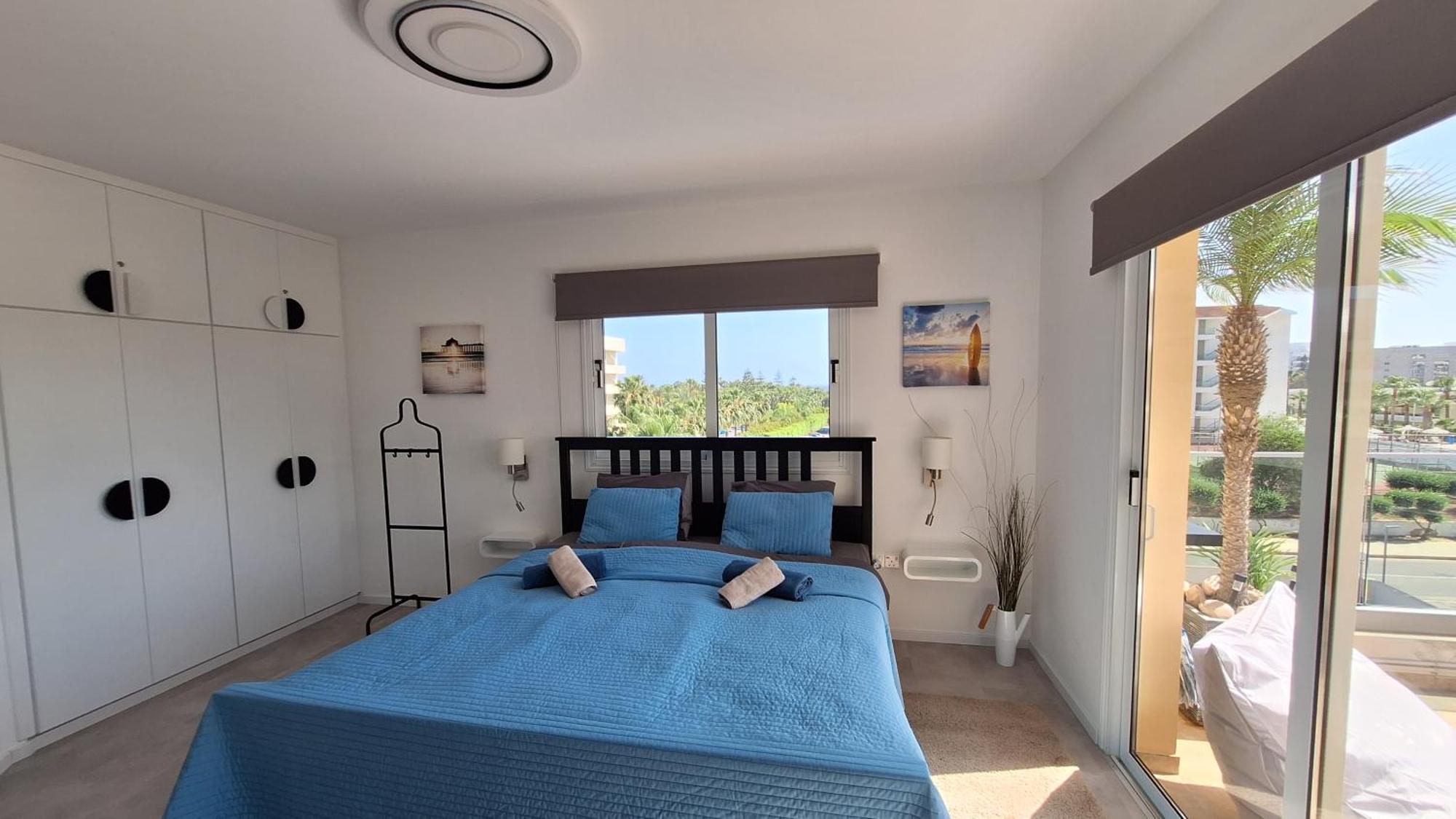 Paradi Nissi Golden Sands