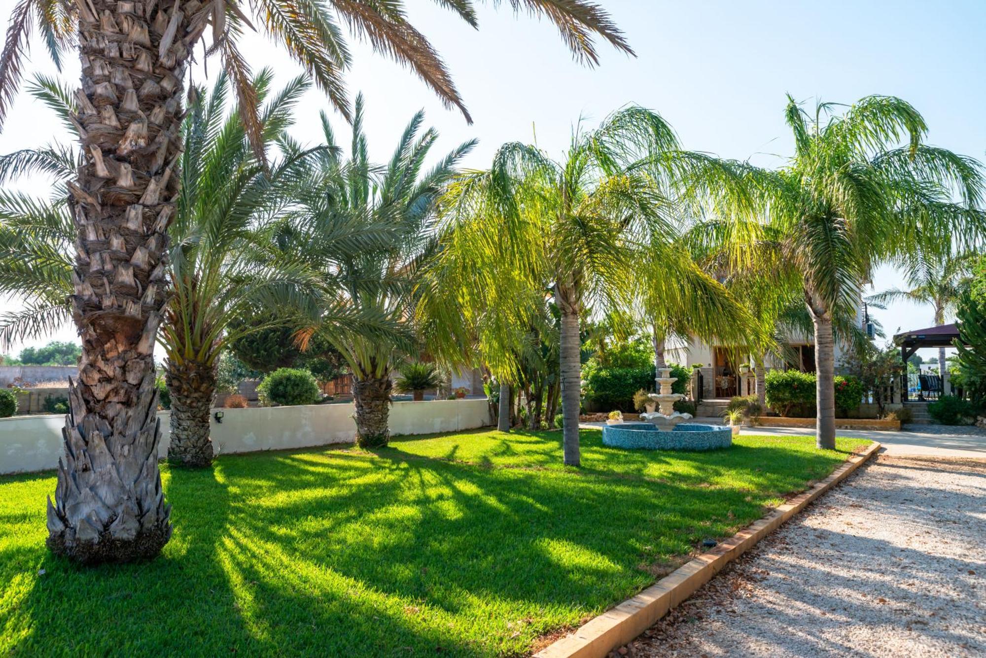 Tropical Villa *