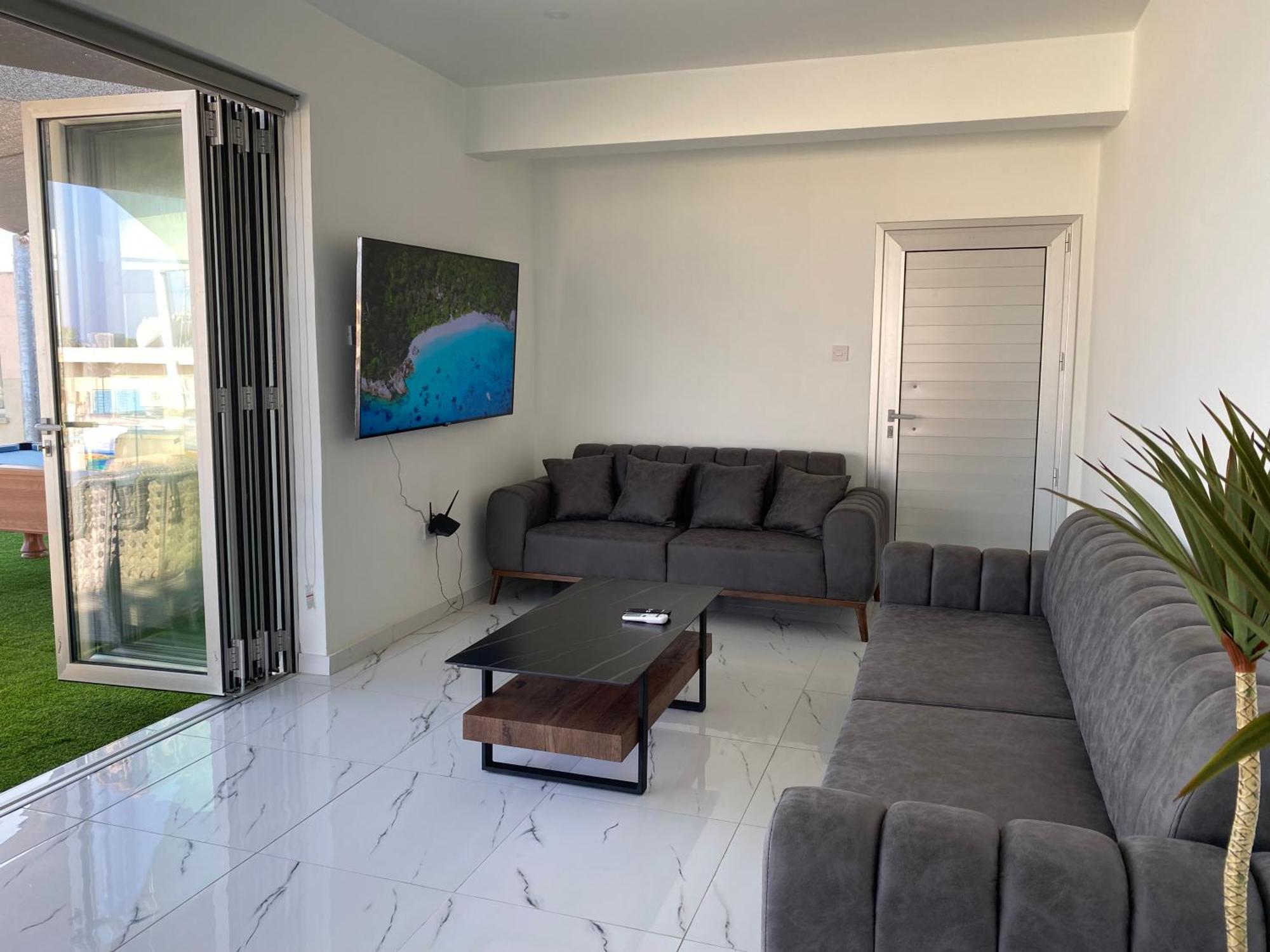 Sant Deluxe Apartment