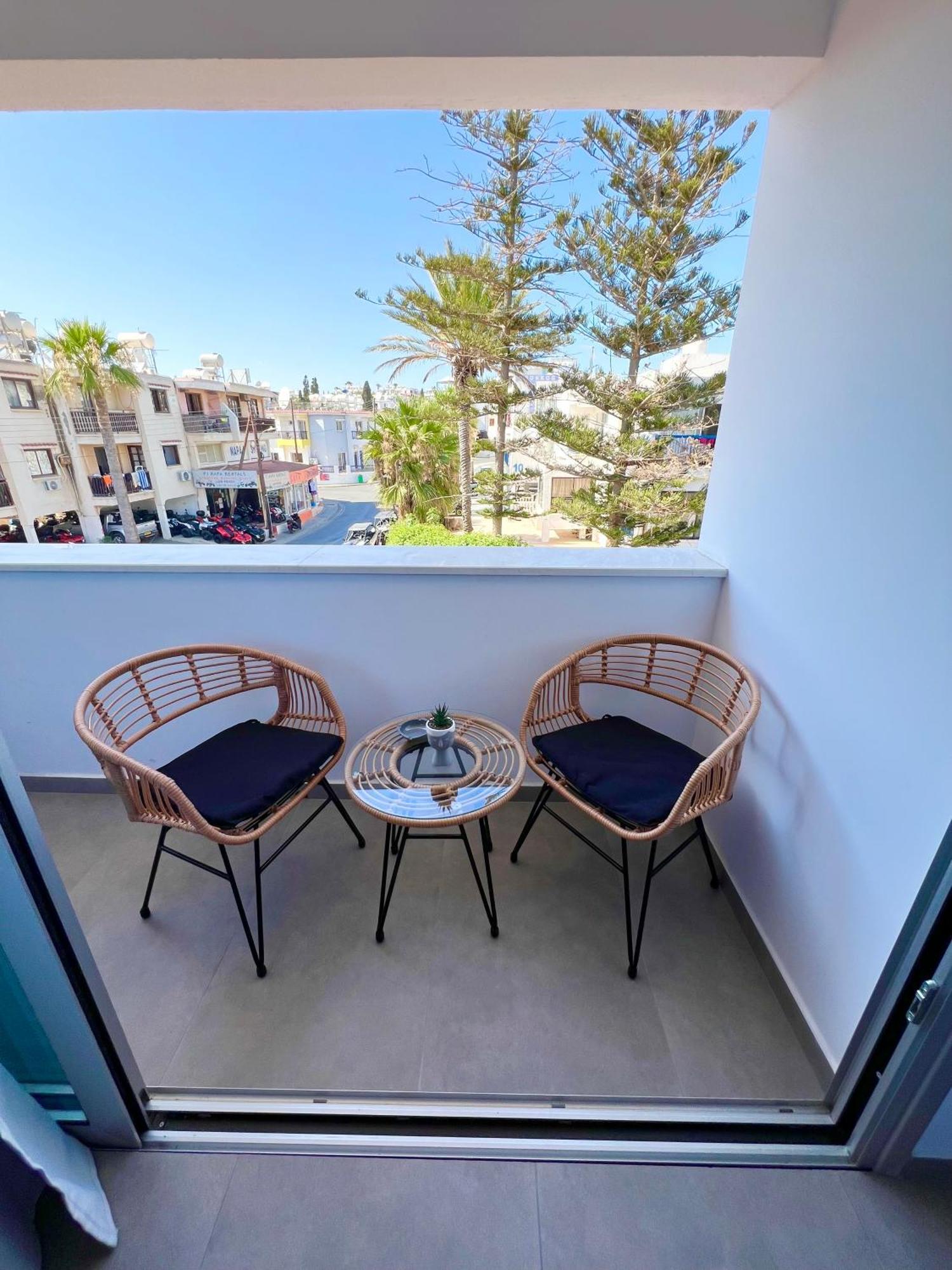 Living Boutique Adults Only Apartment