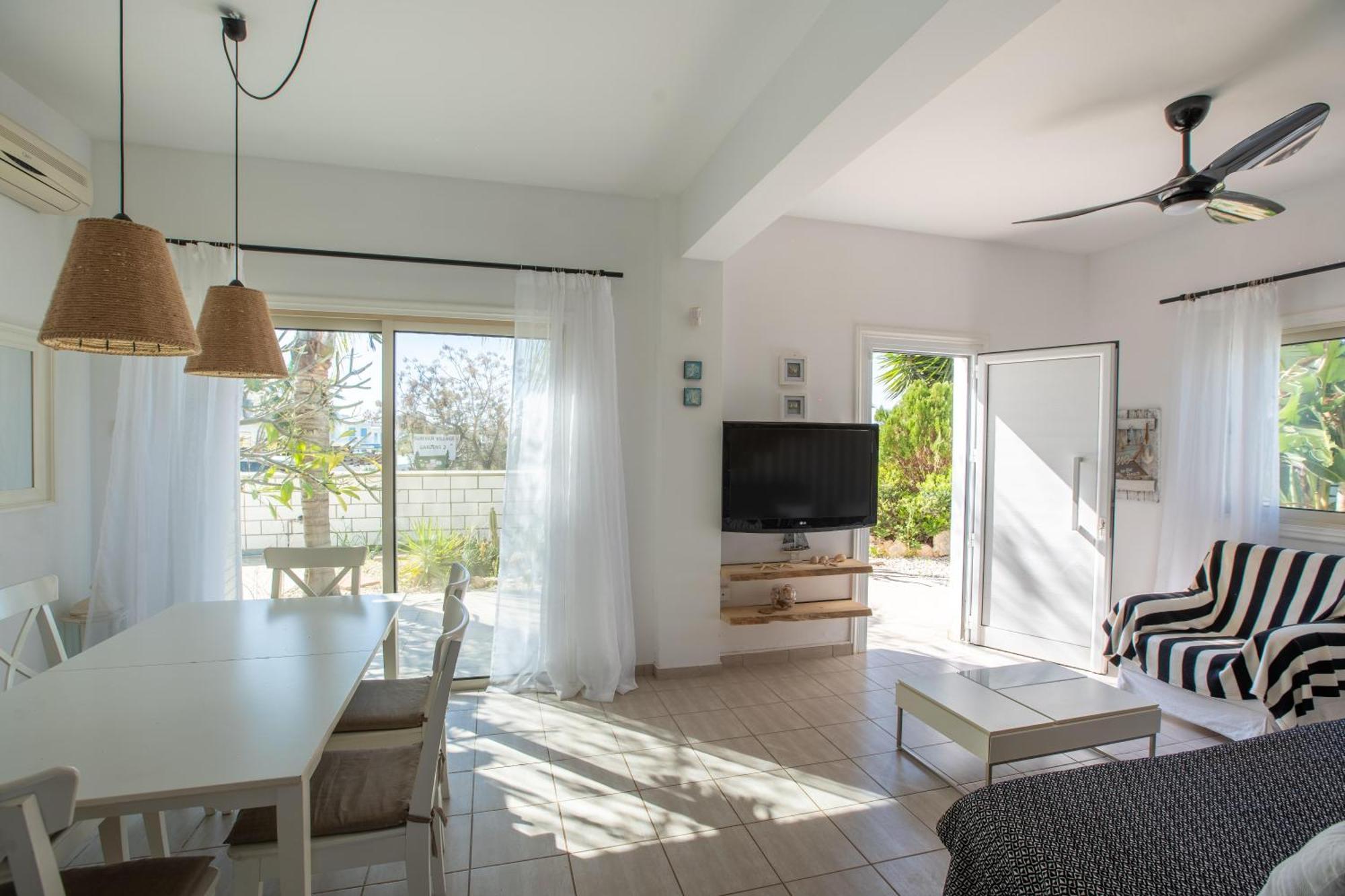 Phaedrus Living: Luxury Oceania Villa