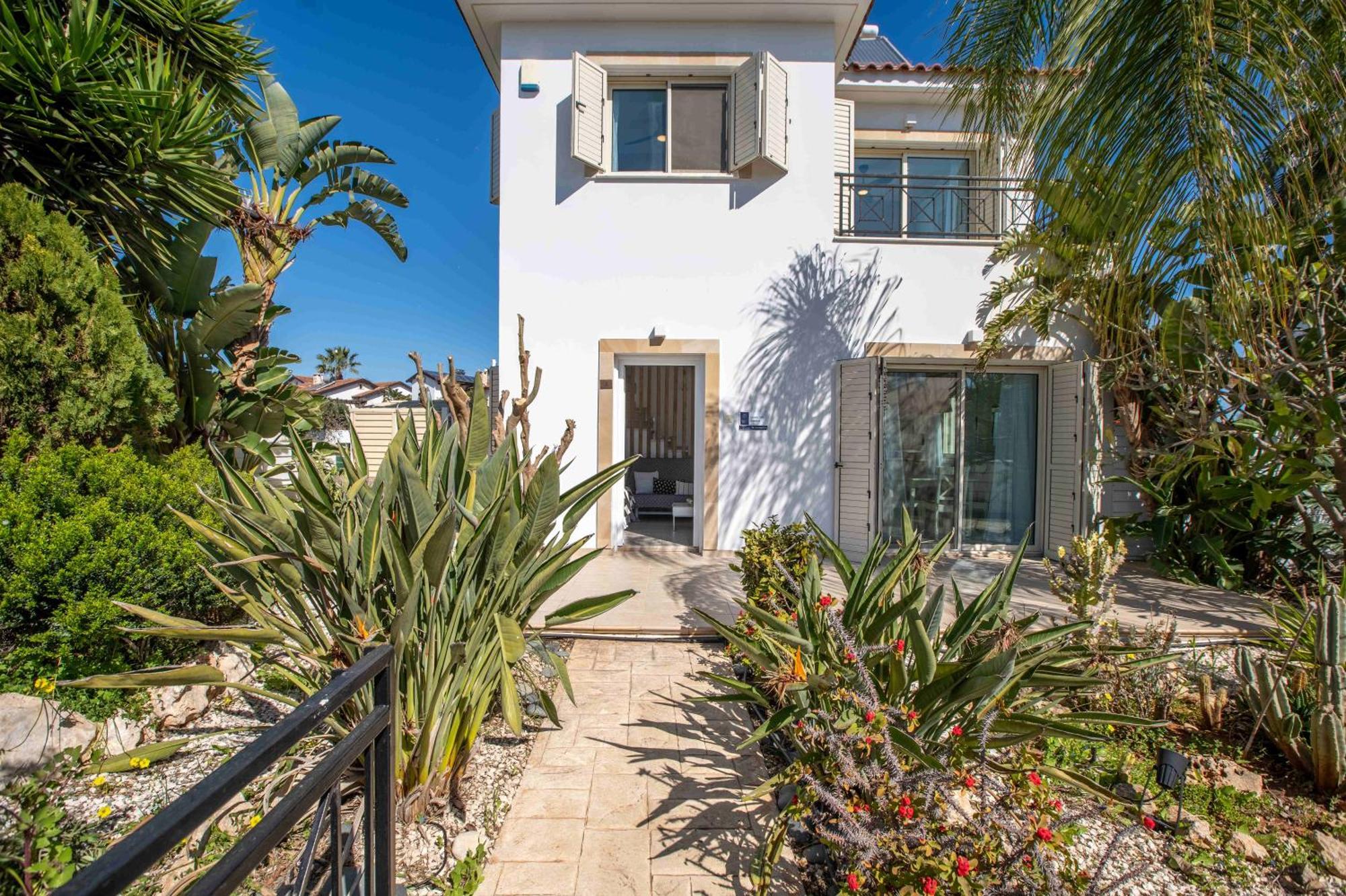 Villa Phaedrus Living: Luxury Oceania