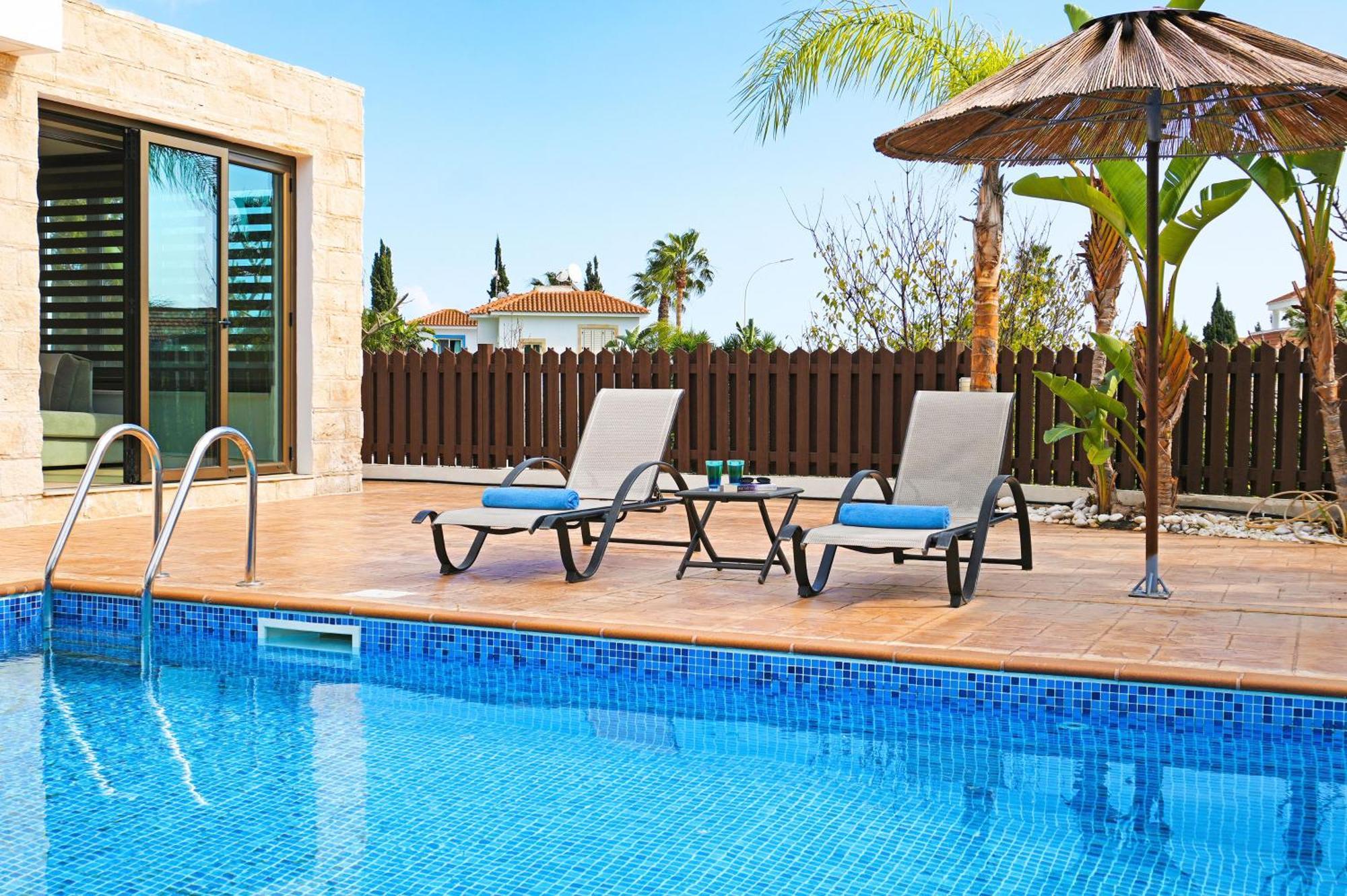 Lara - 3bed Bangalow With Large Pool Holiday home *