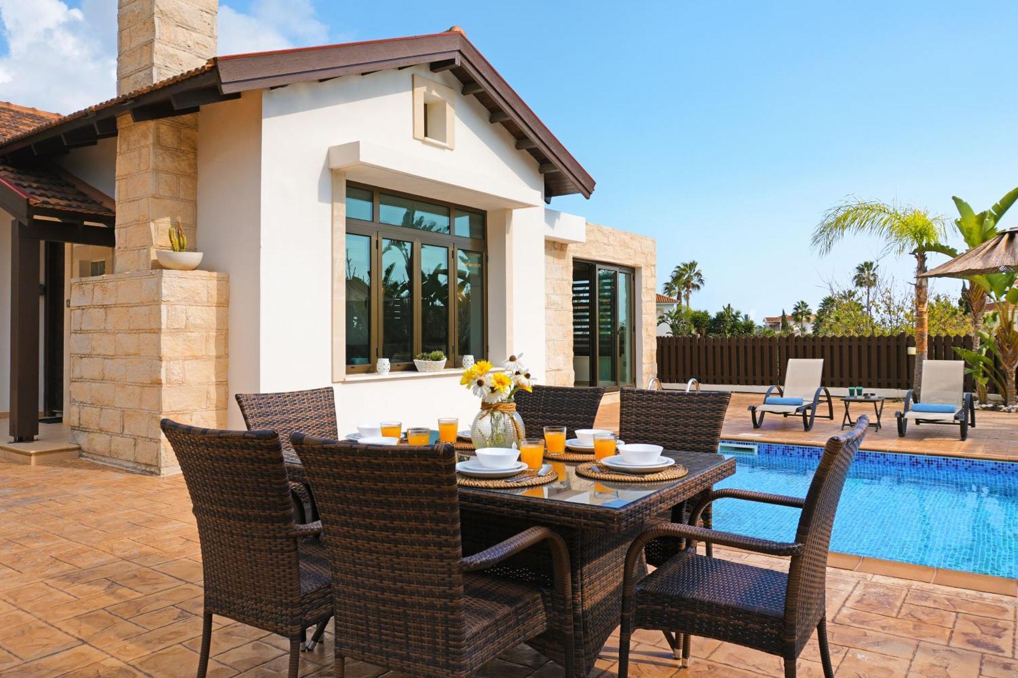 Holiday home Lara - 3bed Bangalow With Large Pool *