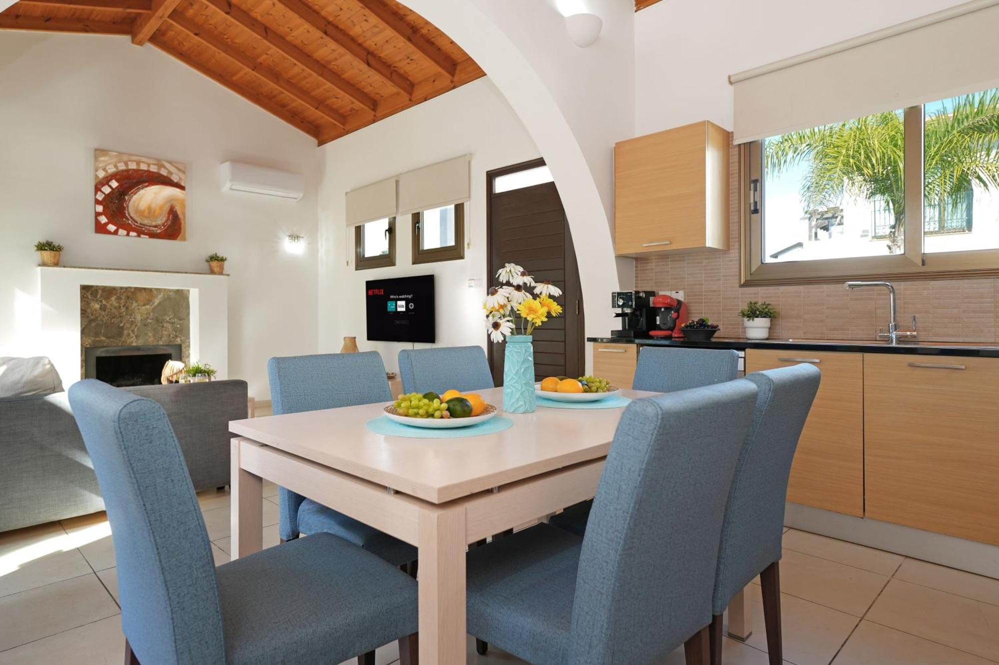 Anthia - 2bed With Large Pool Holiday home