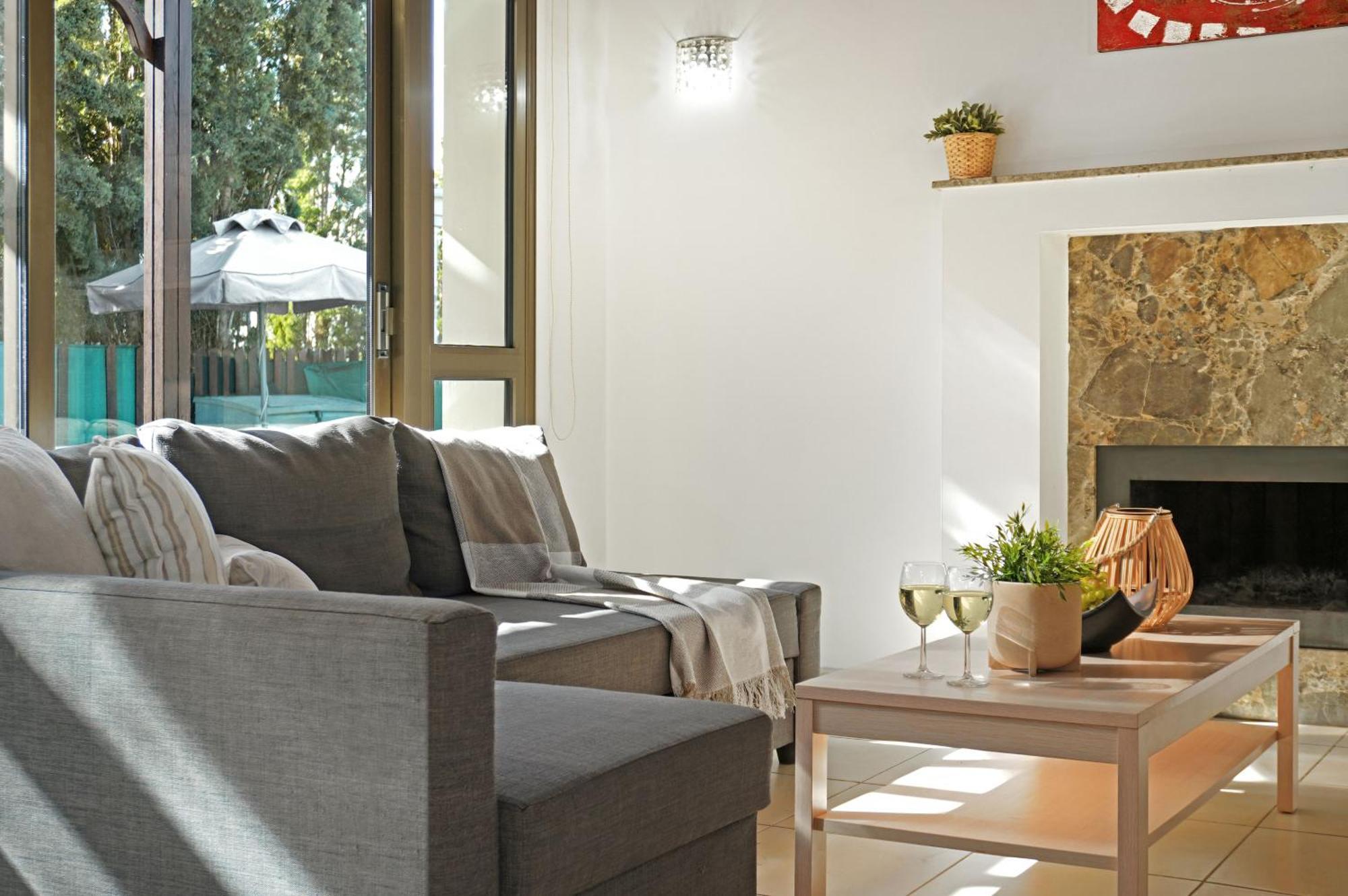 Anthia - 2bed With Large Pool Holiday home