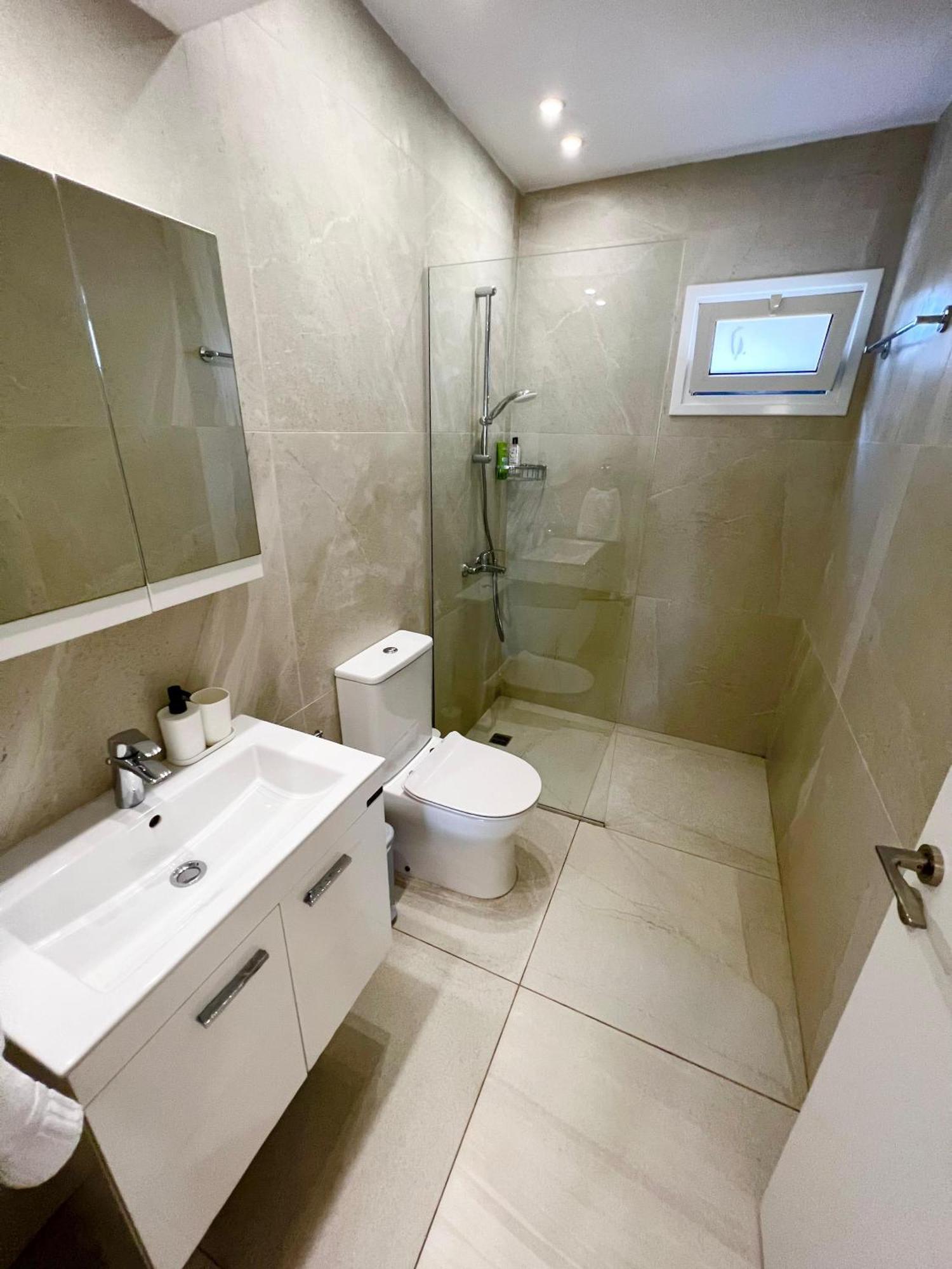 Azul Nissi 1 Apartment