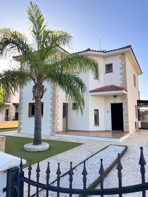 Palm 3 Bedrooms - Sleeps 6 * Ayia Napa