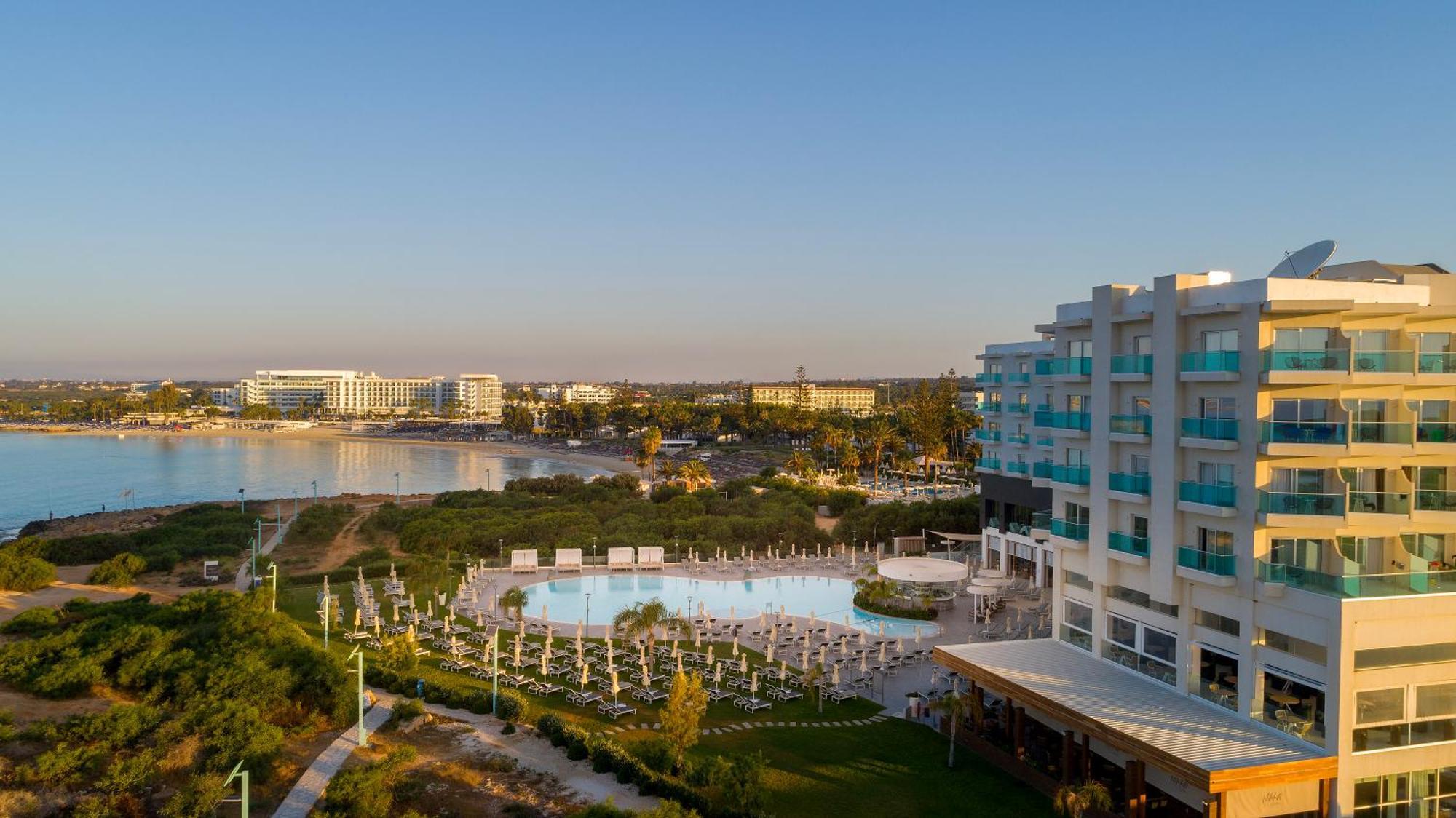 Nissiblu Hotel 5*