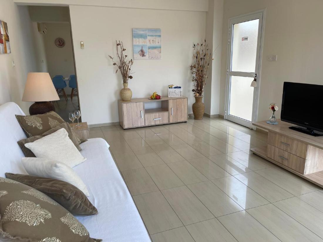 Rugiada With Pool And Sea View Located On The Front Of Nissi Beach Agia Napa
