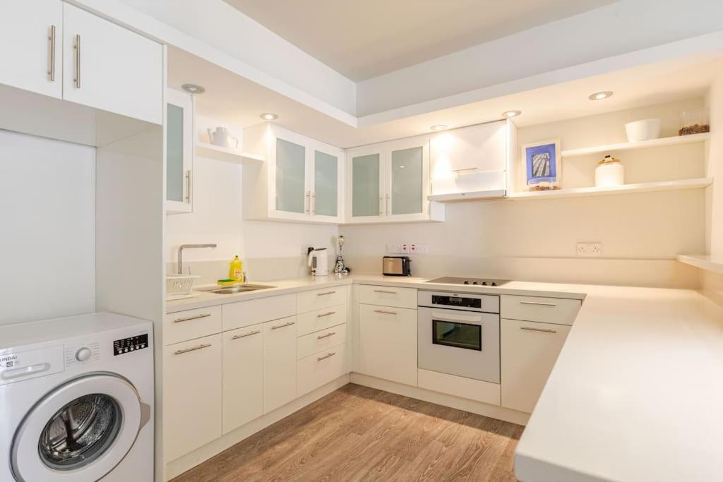 Three Bedroom Modern Flat Apartment