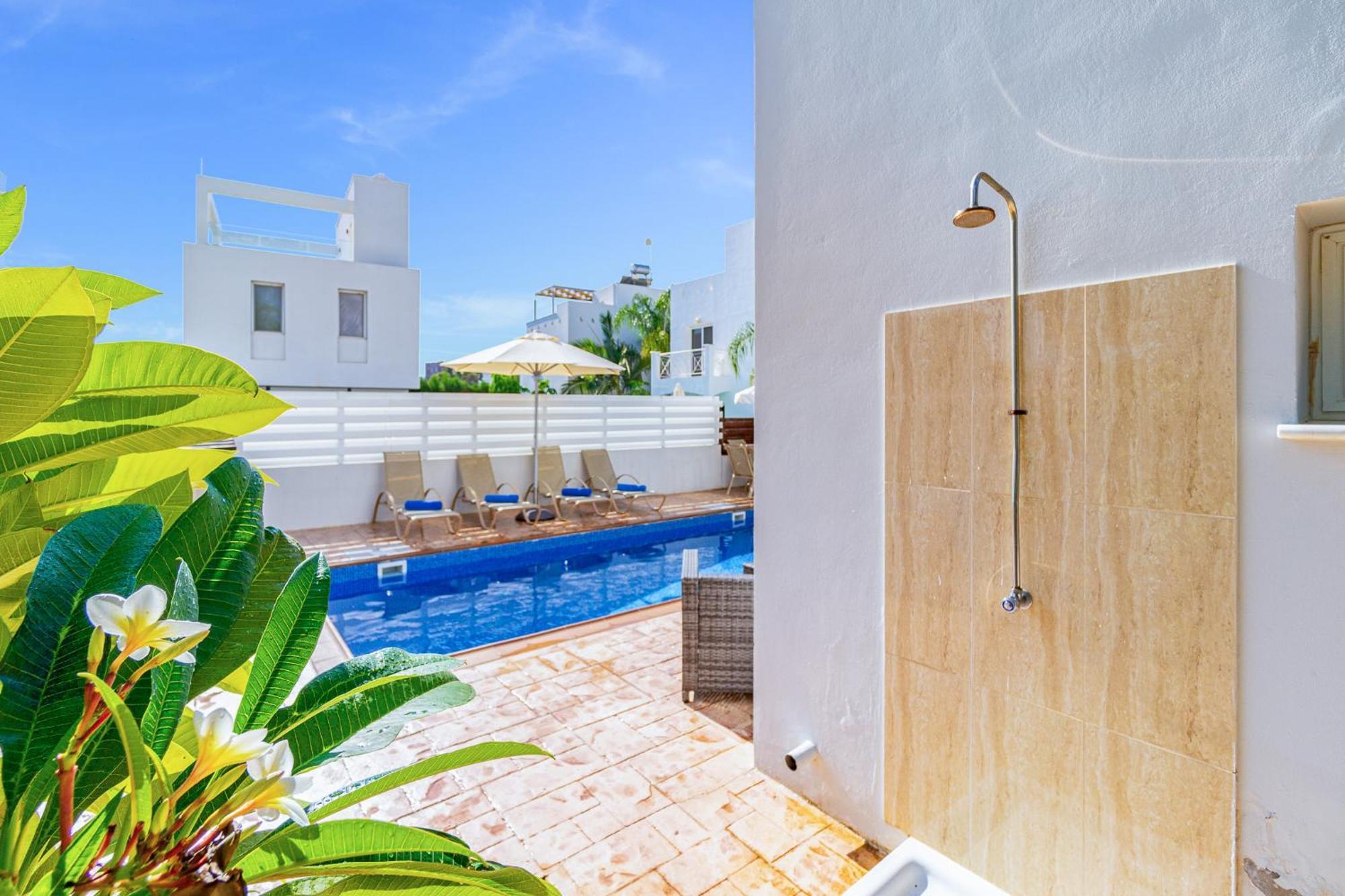 Villa Nissini By Ezoria Ayia Napa