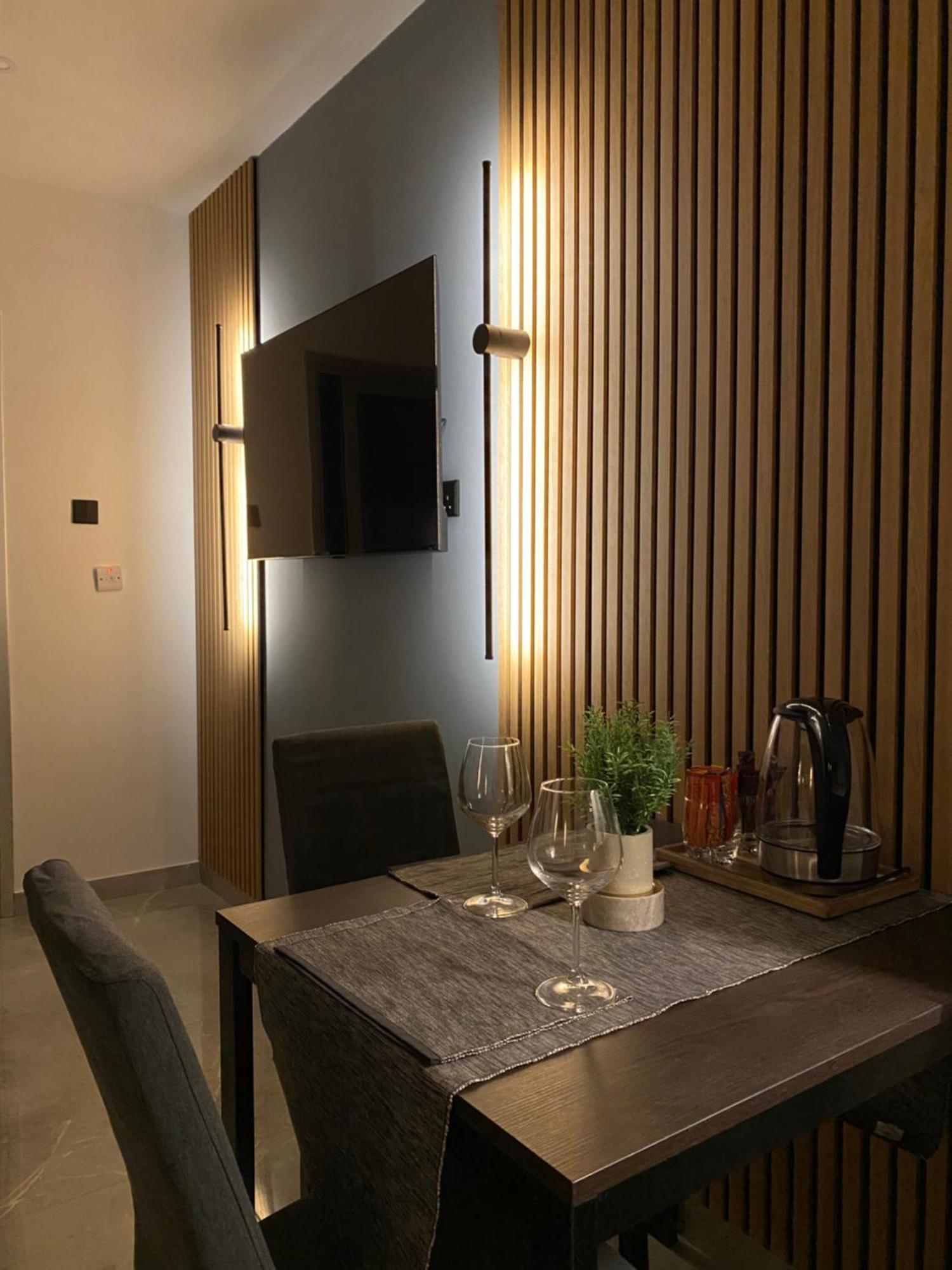 Nissi Avenue Apartment