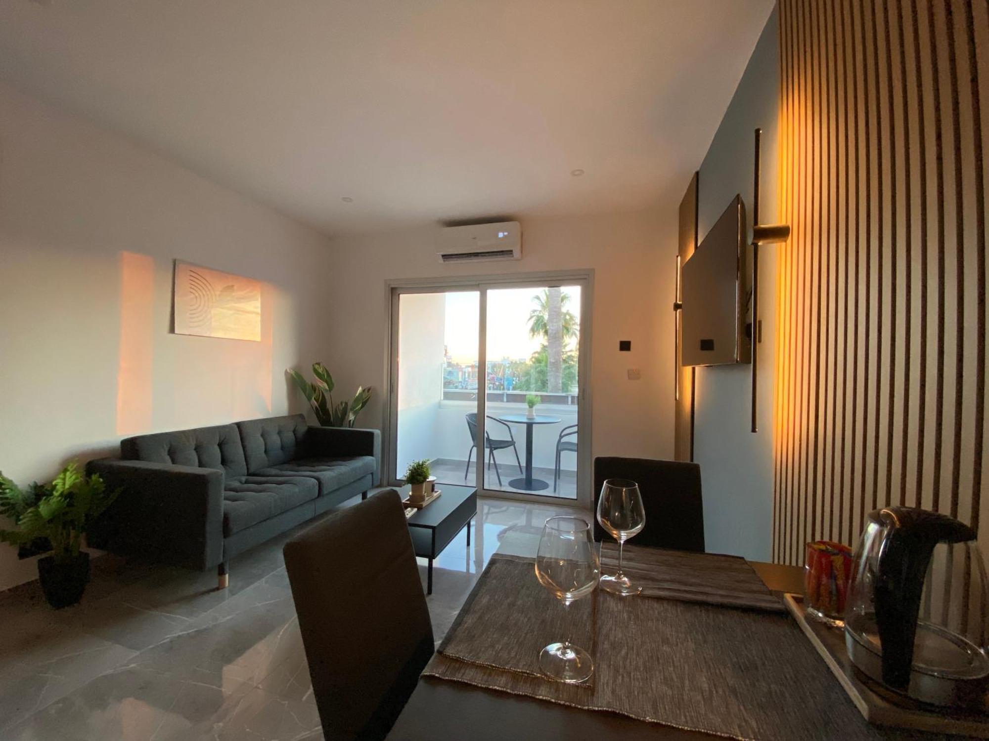Nissi Avenue Apartment