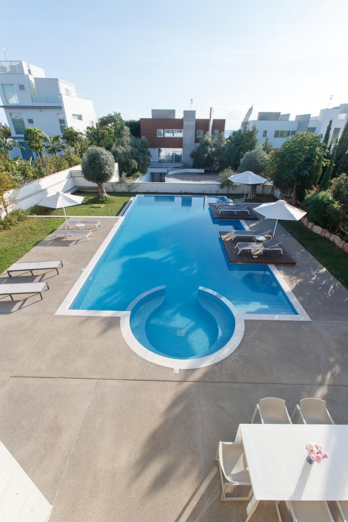 Villa Vivo Mare Beachfront - Emerald