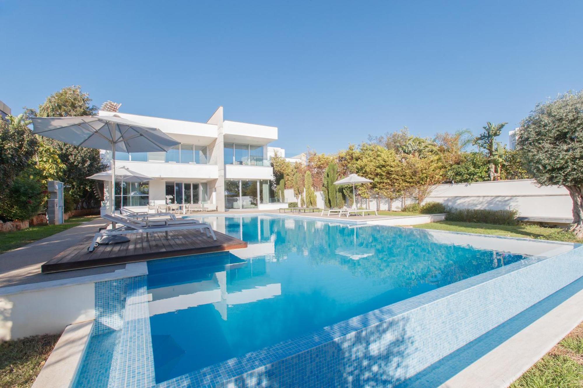 Villa Vivo Mare Beachfront - Emerald *