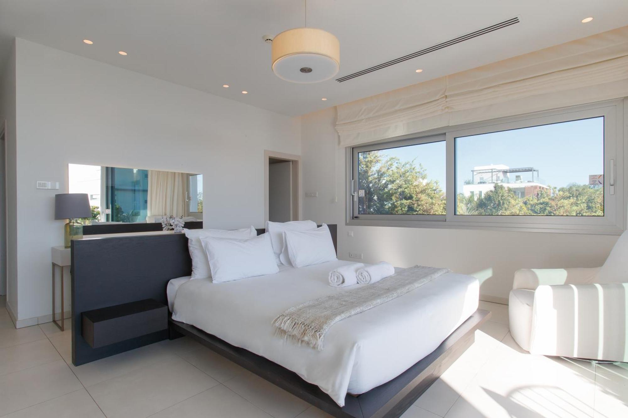 Villa Vivo Mare Beachfront - Emerald Ayia Napa