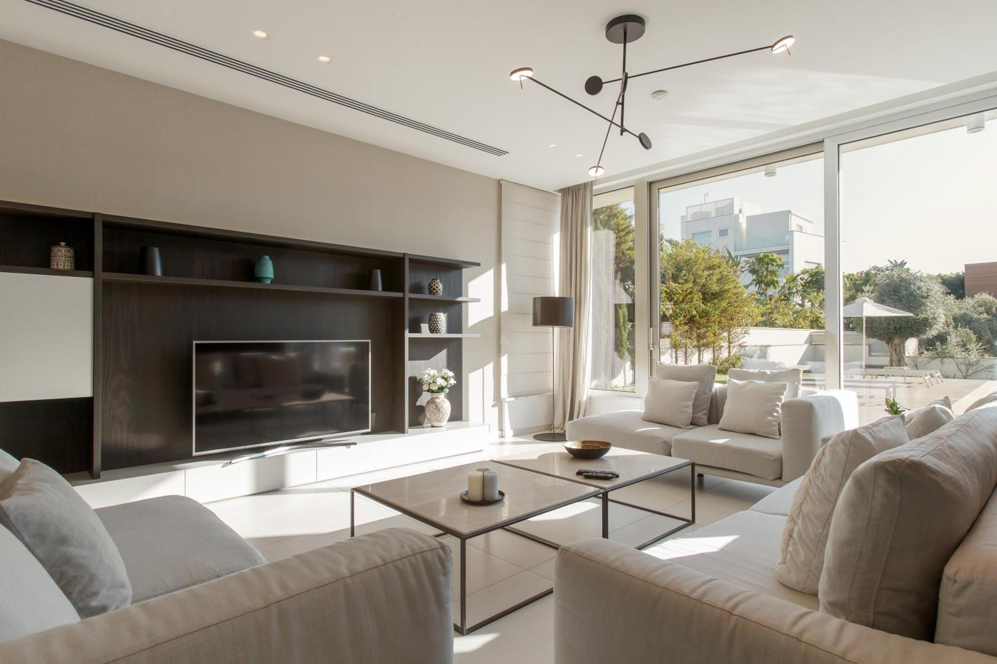 Vivo Mare Beachfront - Emerald Villa