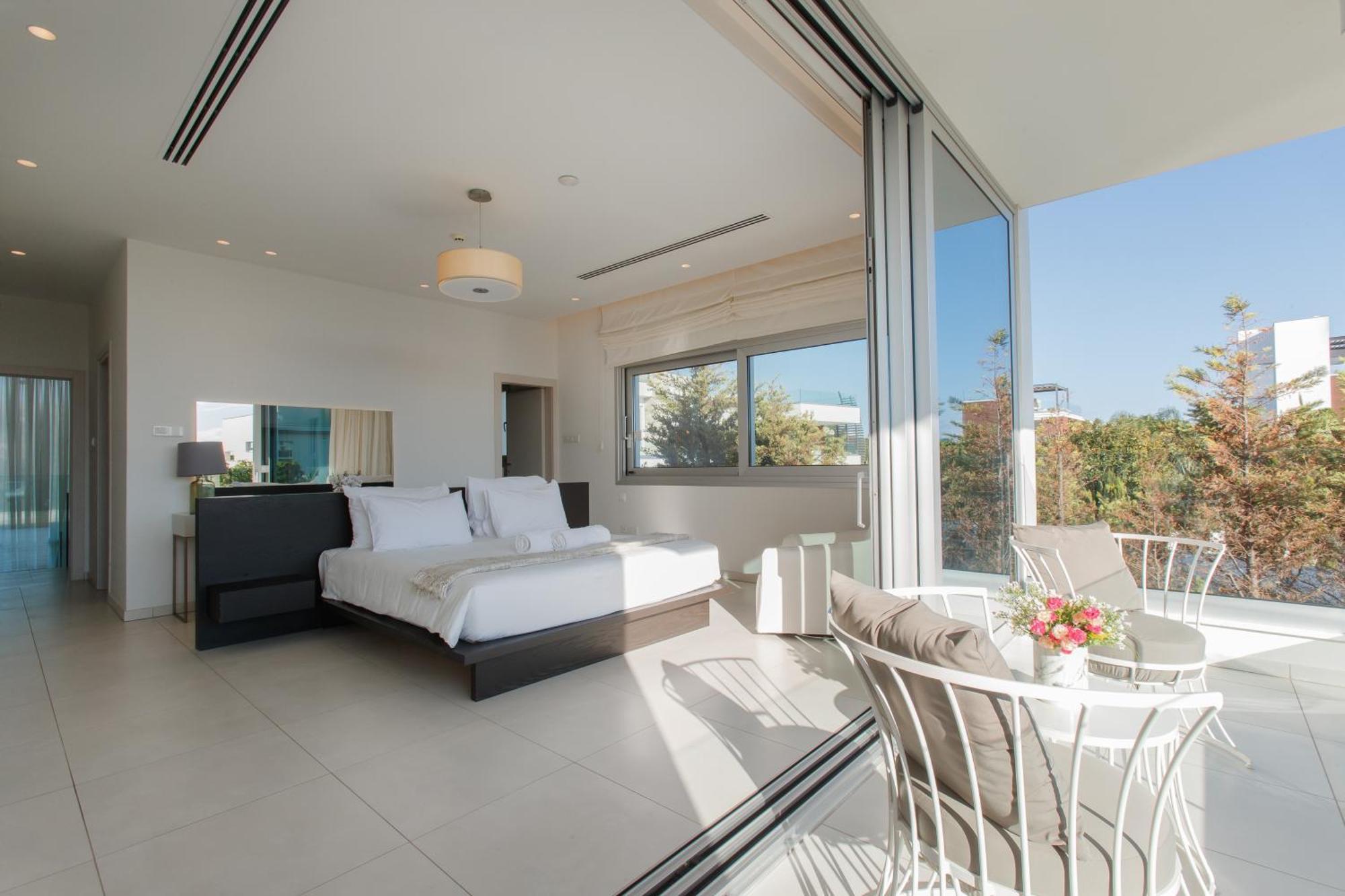 Villa Vivo Mare Beachfront - Emerald Ayia Napa