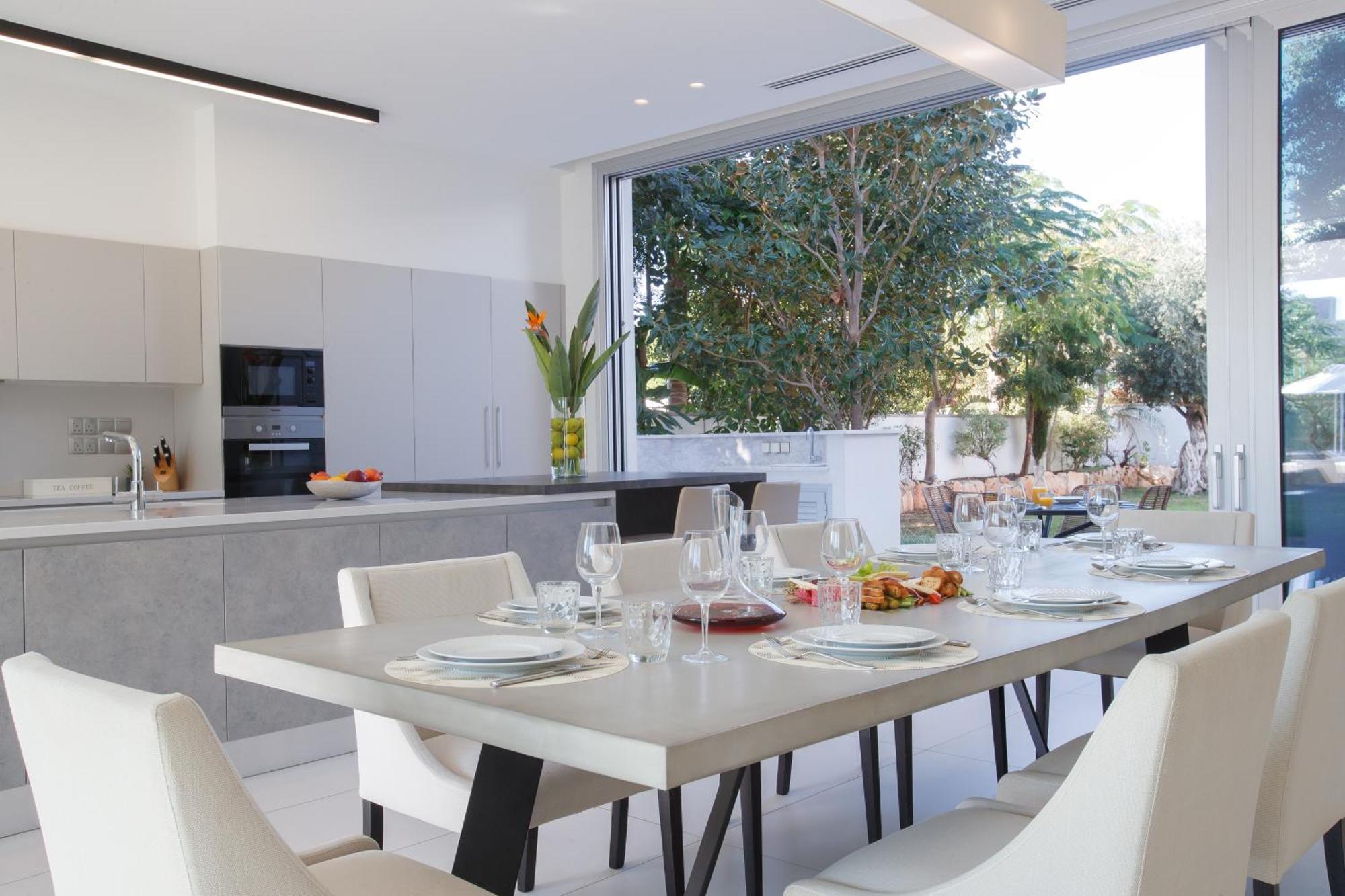 Villa Vivo Mare Beachfront - Emerald