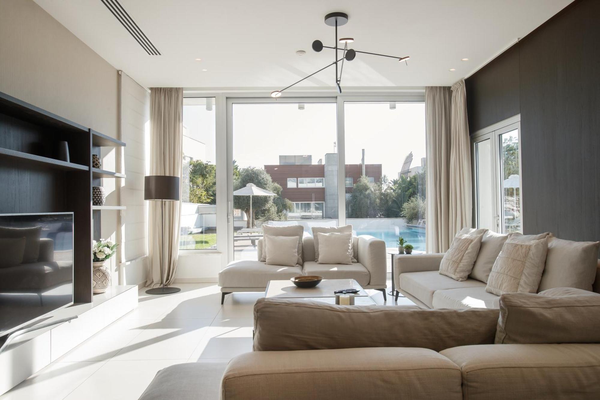 Vivo Mare Beachfront - Emerald Villa *
