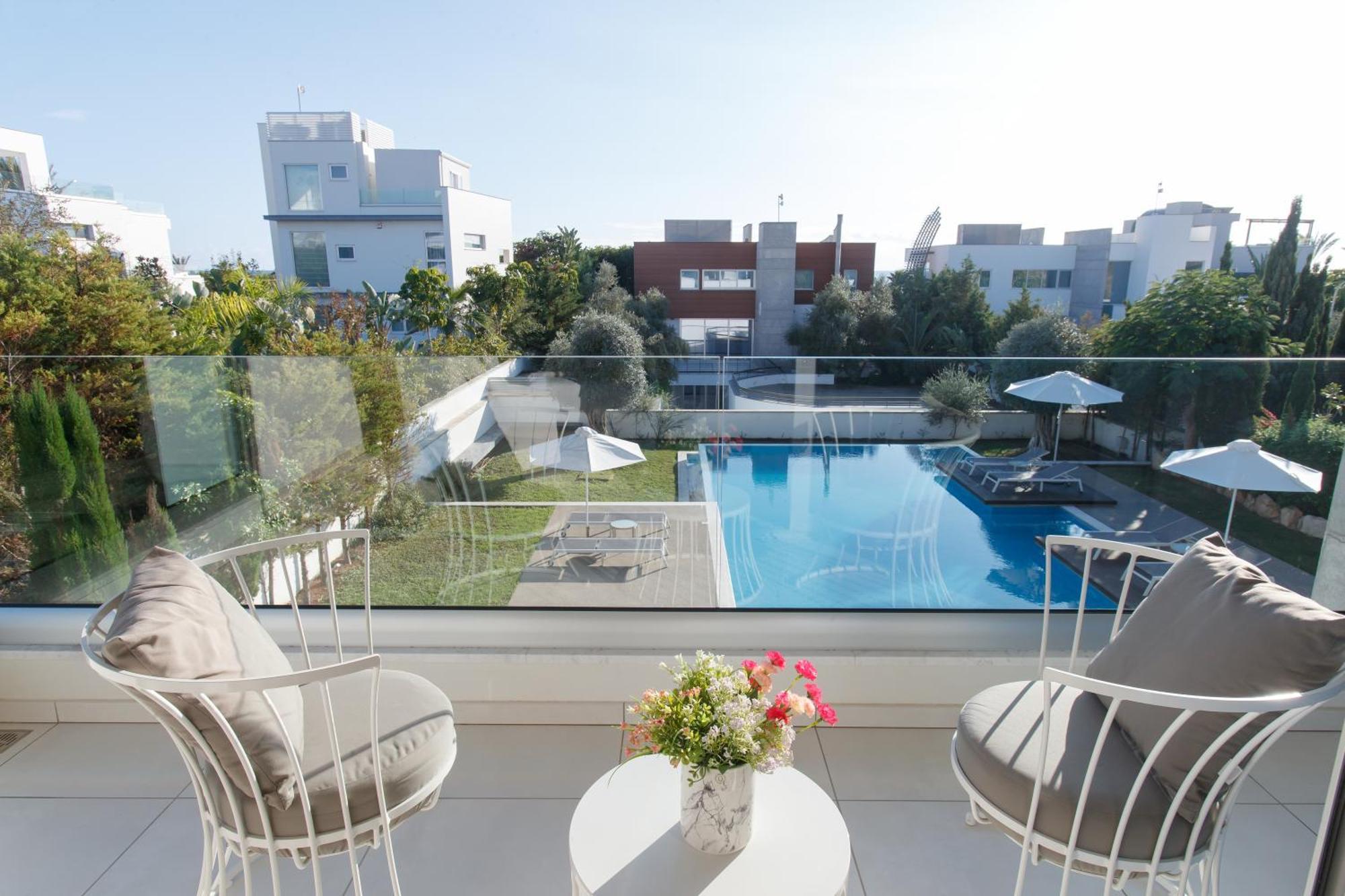 Villa Vivo Mare Beachfront - Emerald *