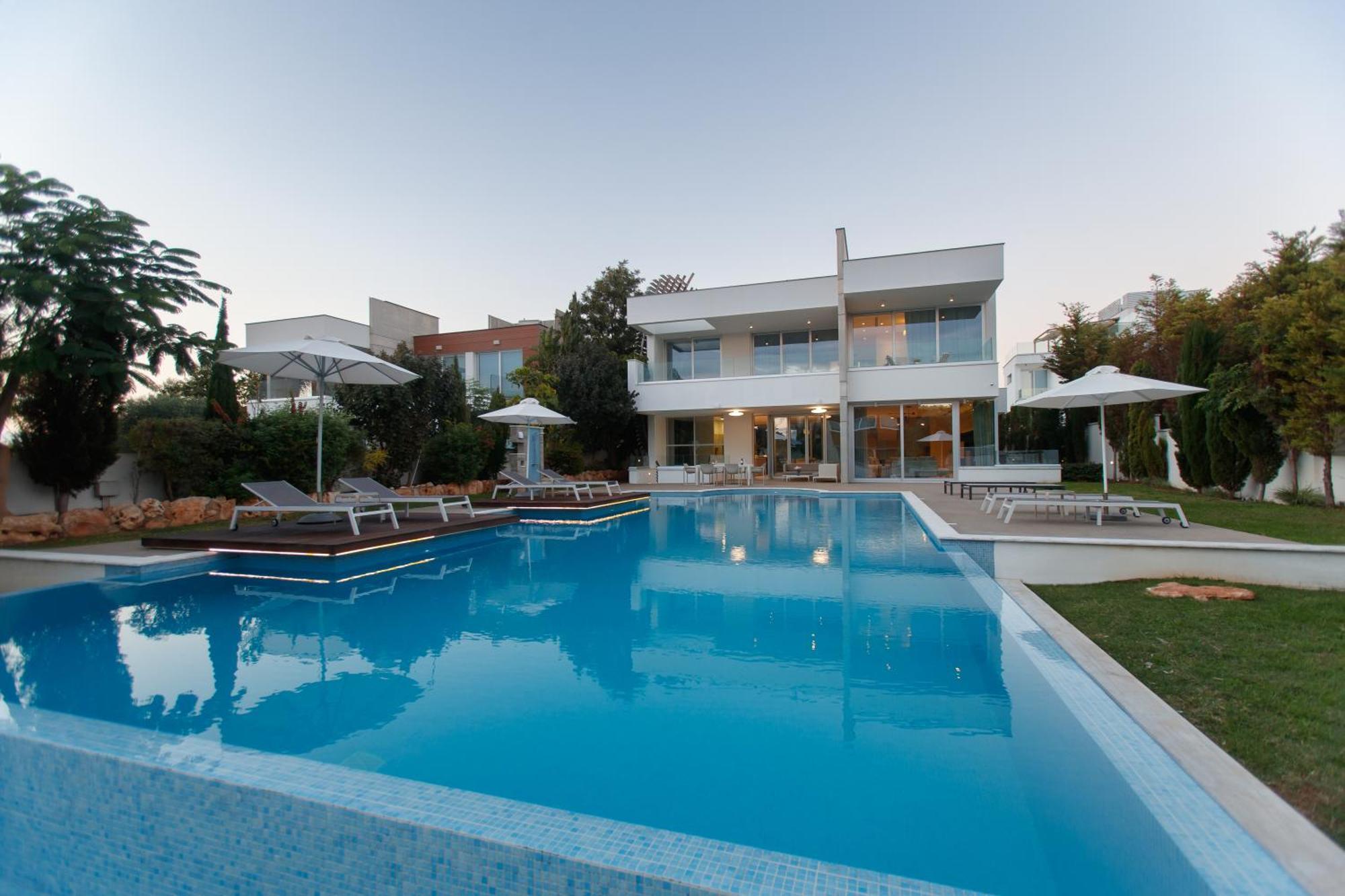 Villa Vivo Mare Beachfront - Emerald Ayia Napa