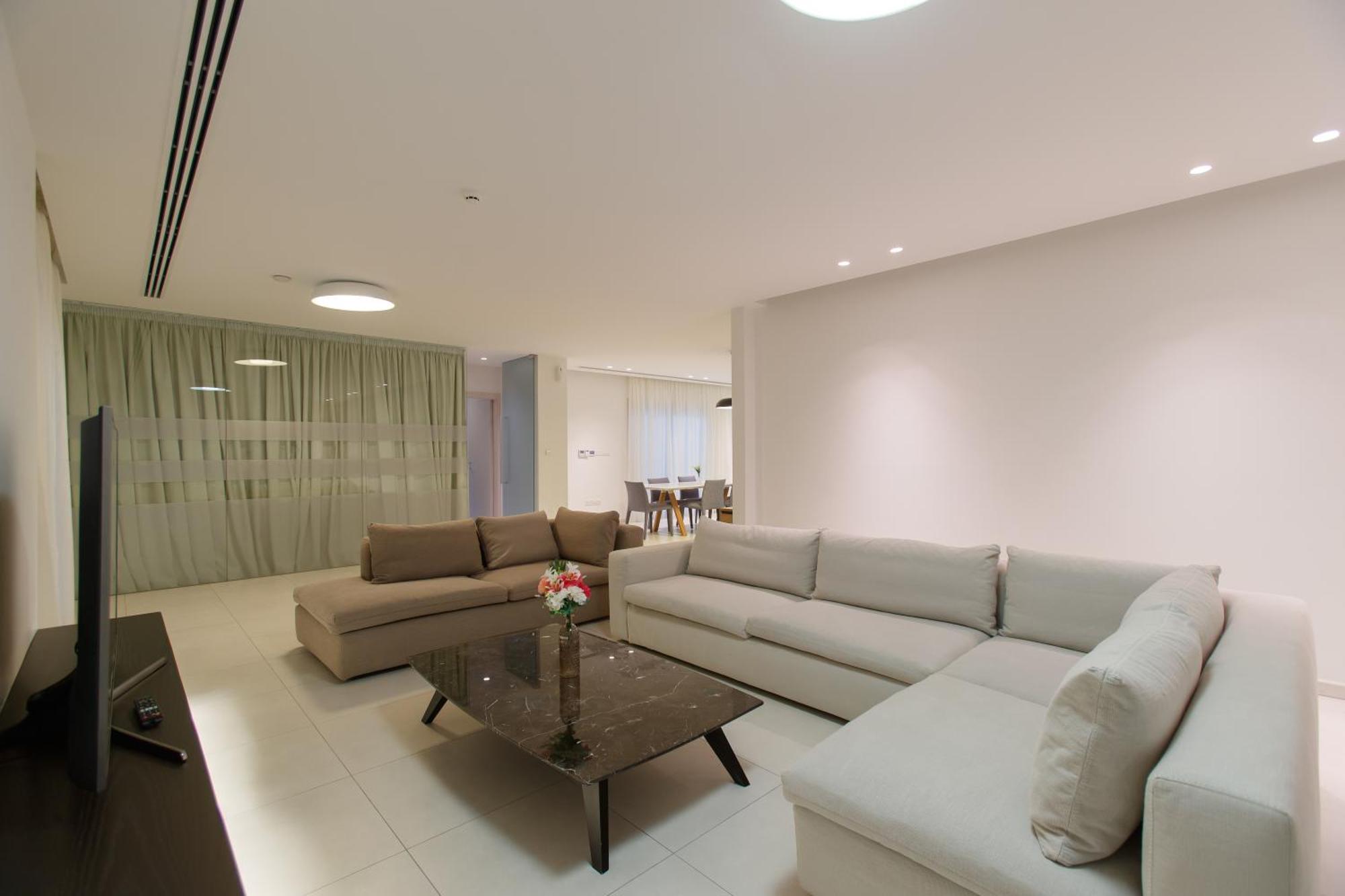 Vivo Mare Beachfront - Emerald Villa *