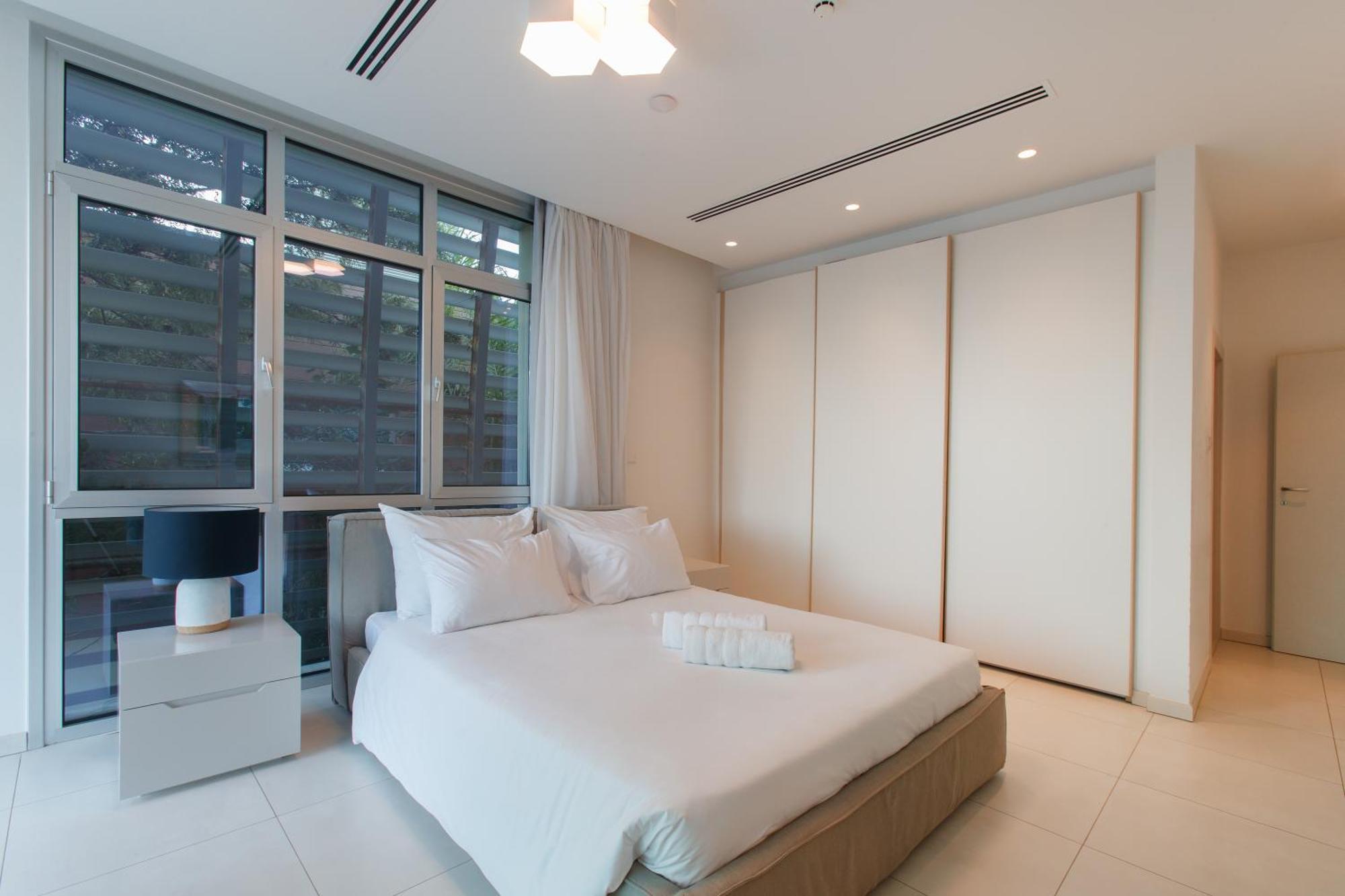 Vivo Mare Beachfront - Emerald Villa