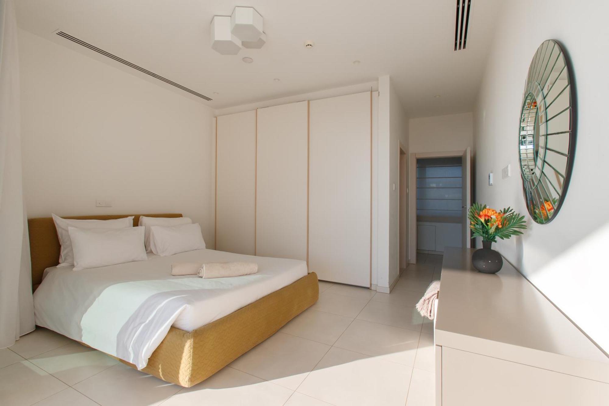 Villa Vivo Mare Beachfront - Emerald