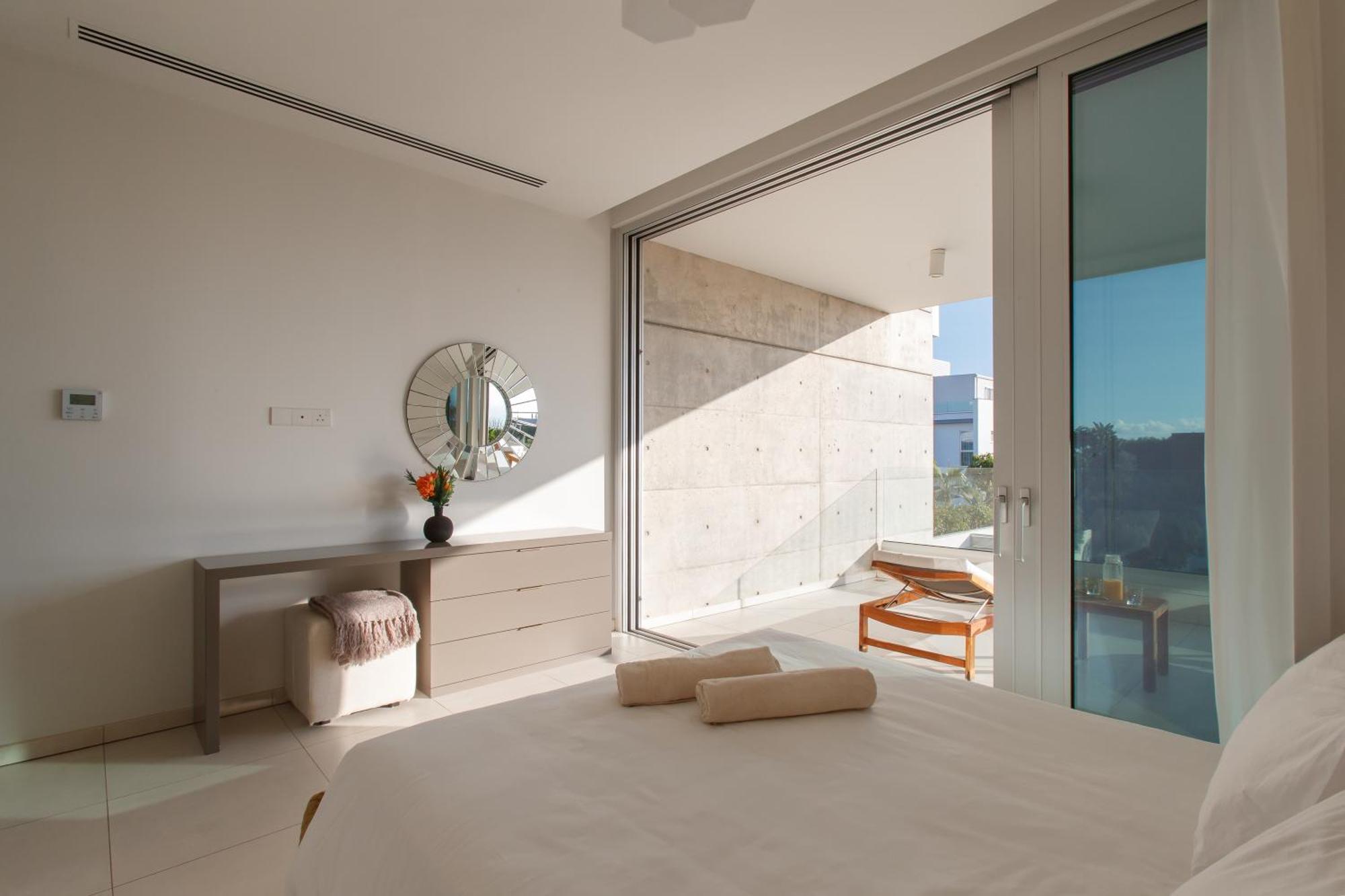 Villa Vivo Mare Beachfront - Emerald *