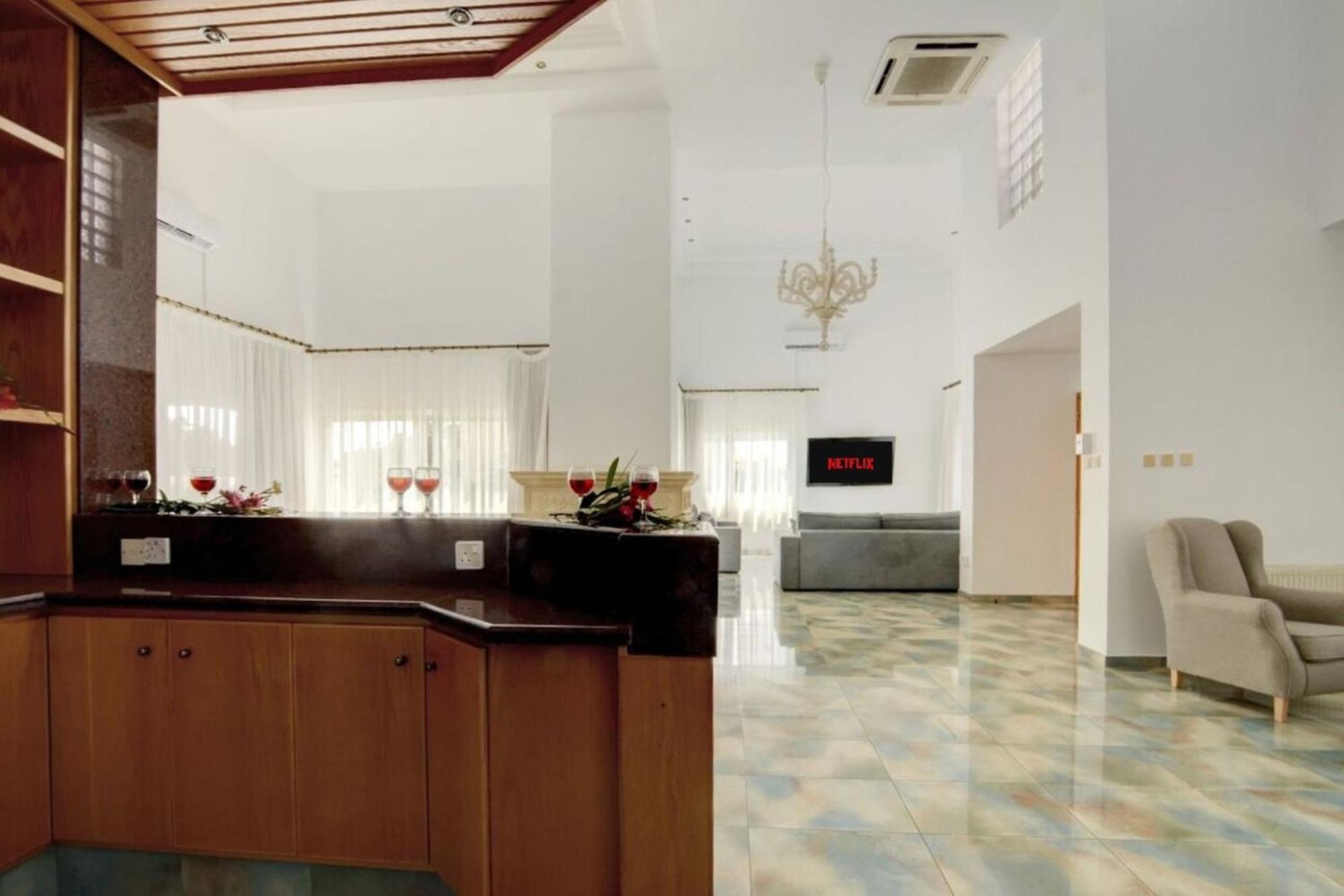 Nissi Diamond Mansion Holiday home *