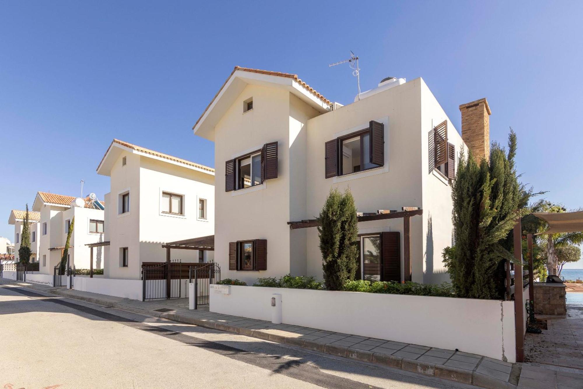 Villa Seafront Ionion H5