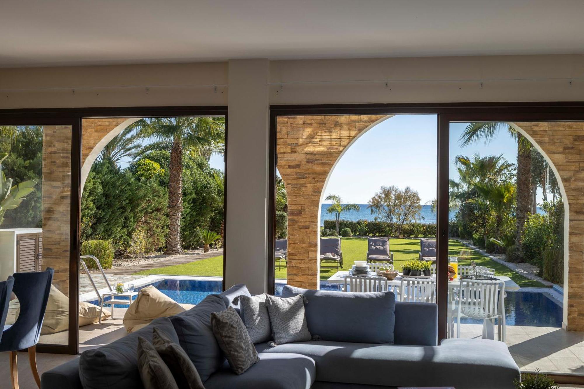Villa Seafront Ionion H5