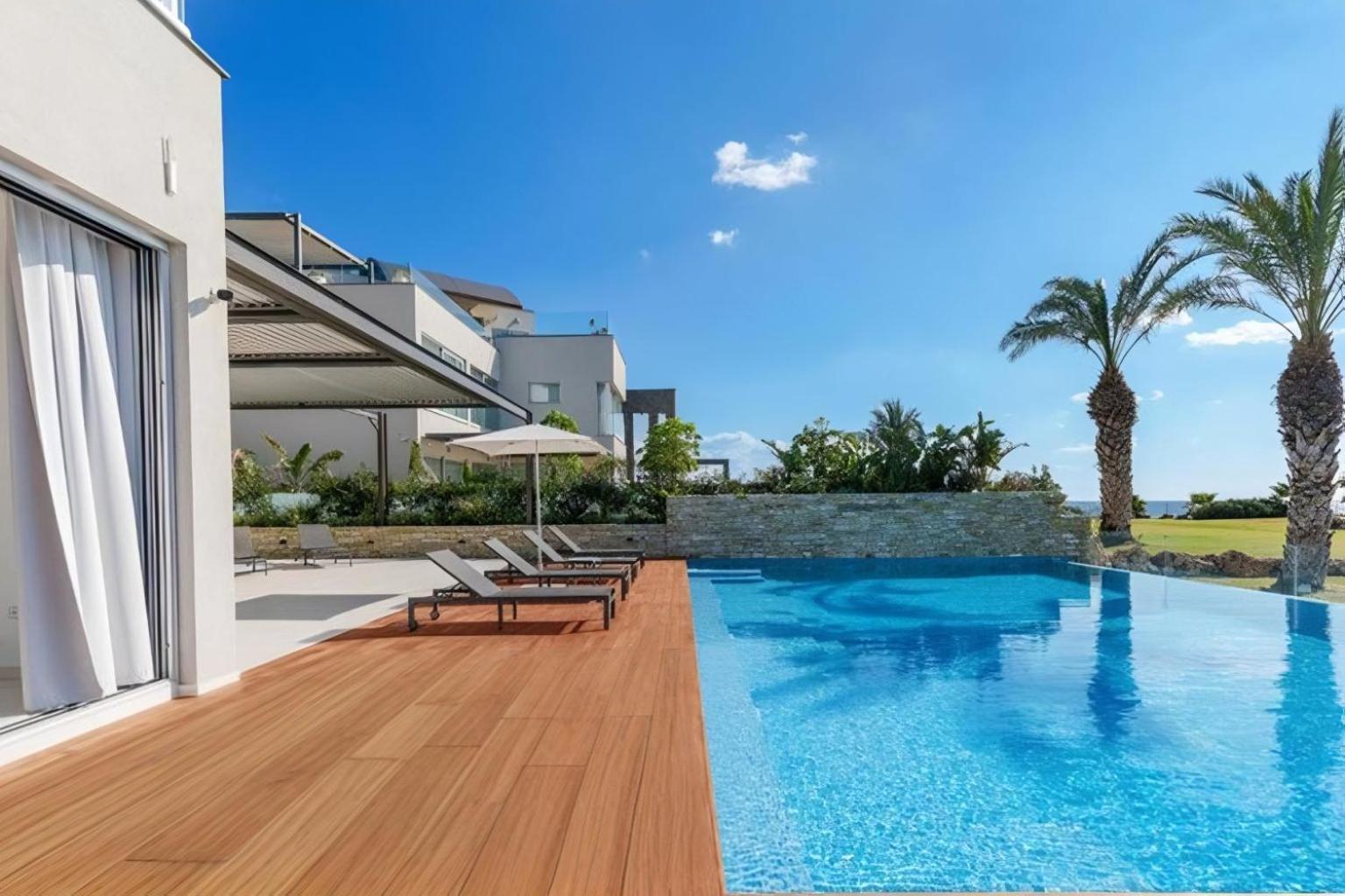 Beachfront Luxury Glory *